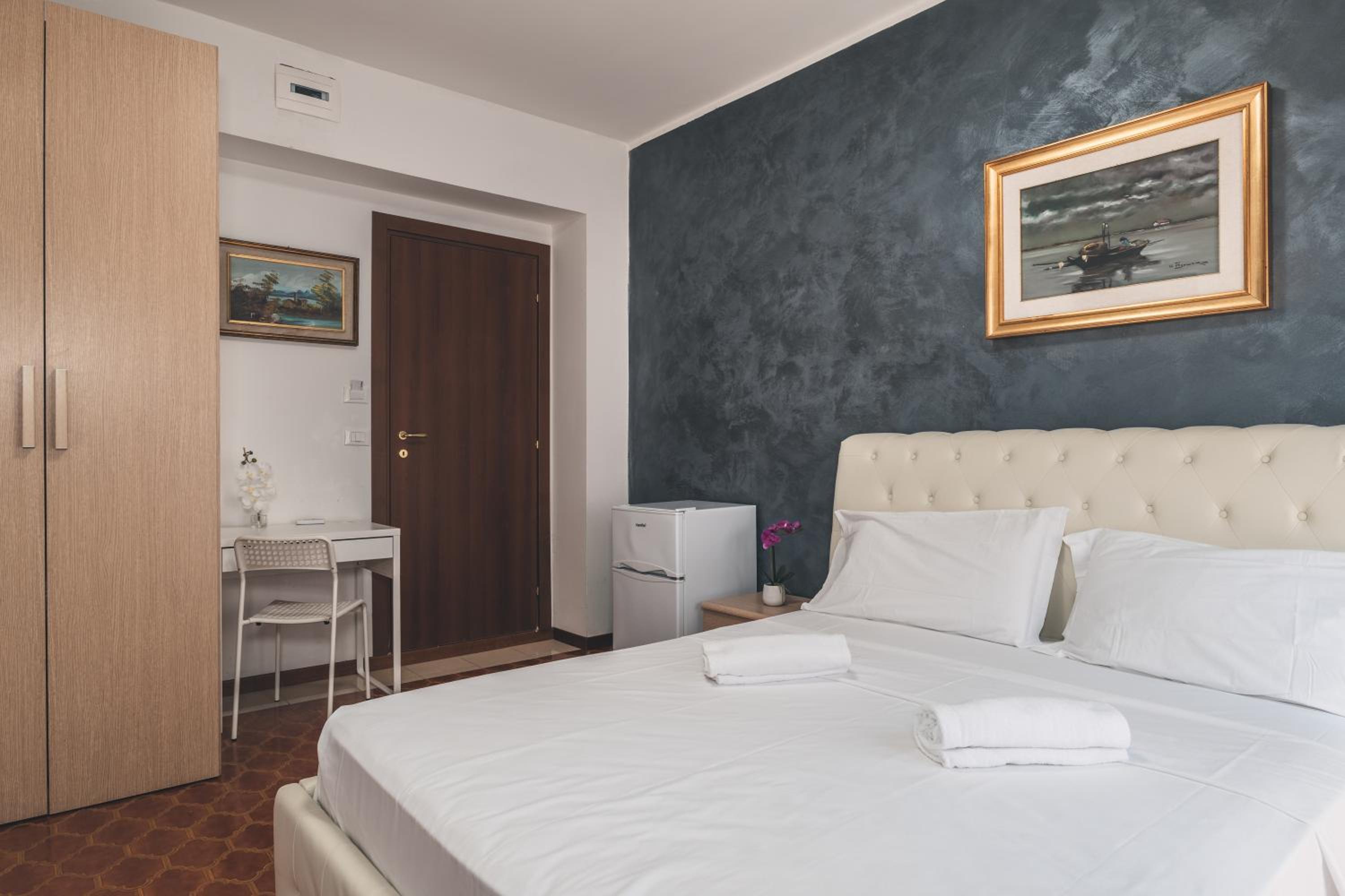 Double Room with Private Bathroom - Photo 7