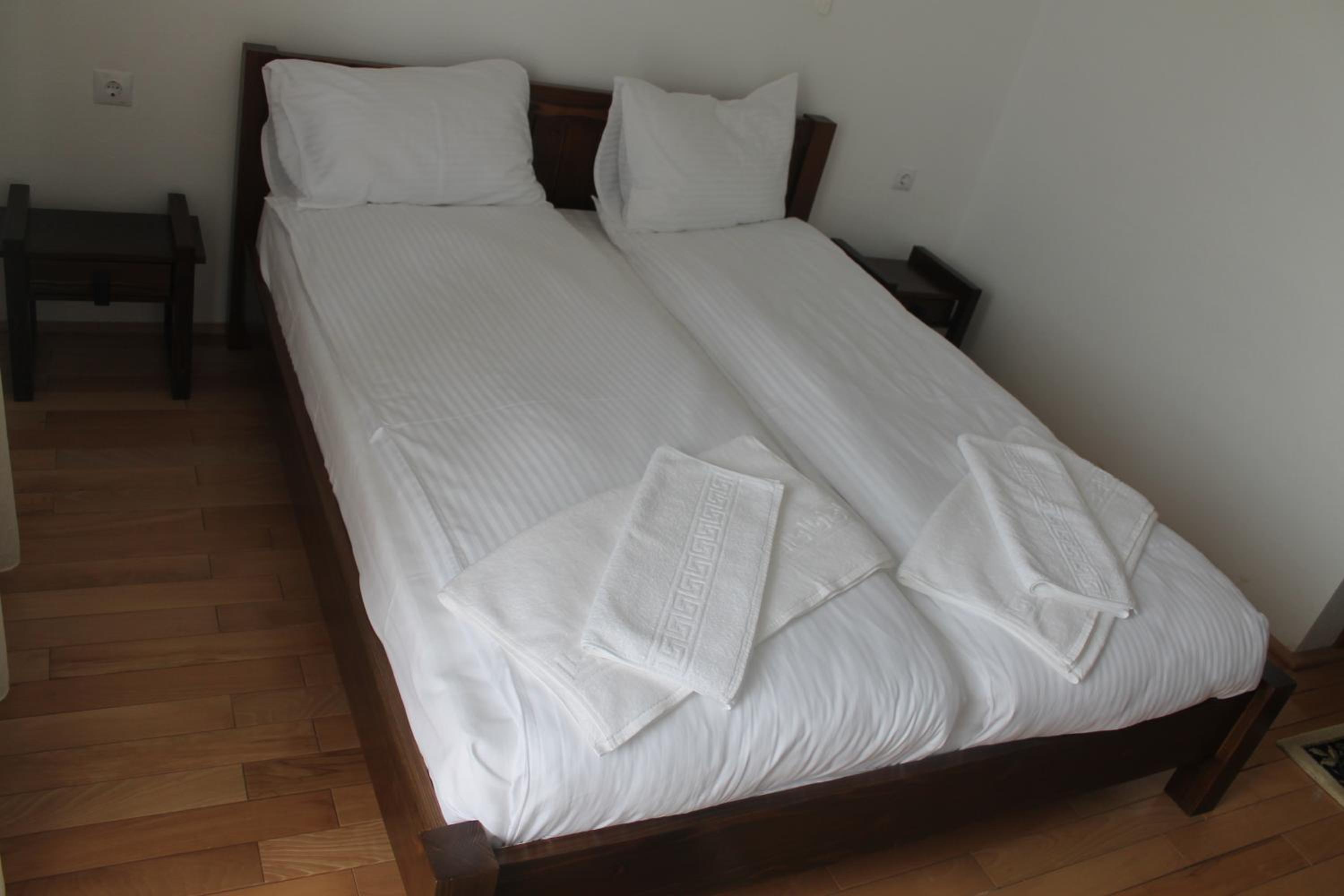 Double Room - Photo 4
