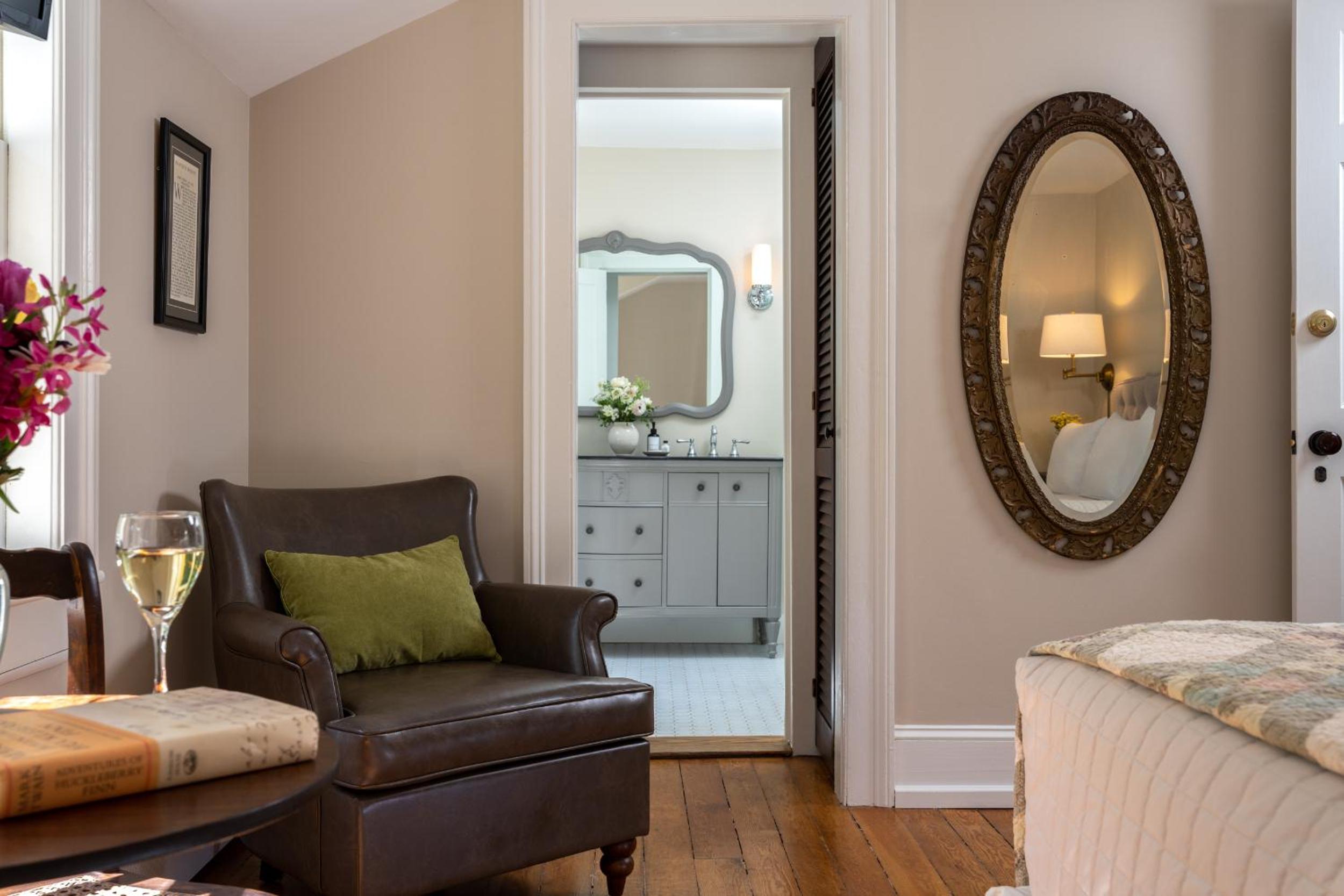 Deluxe King Room photo 2