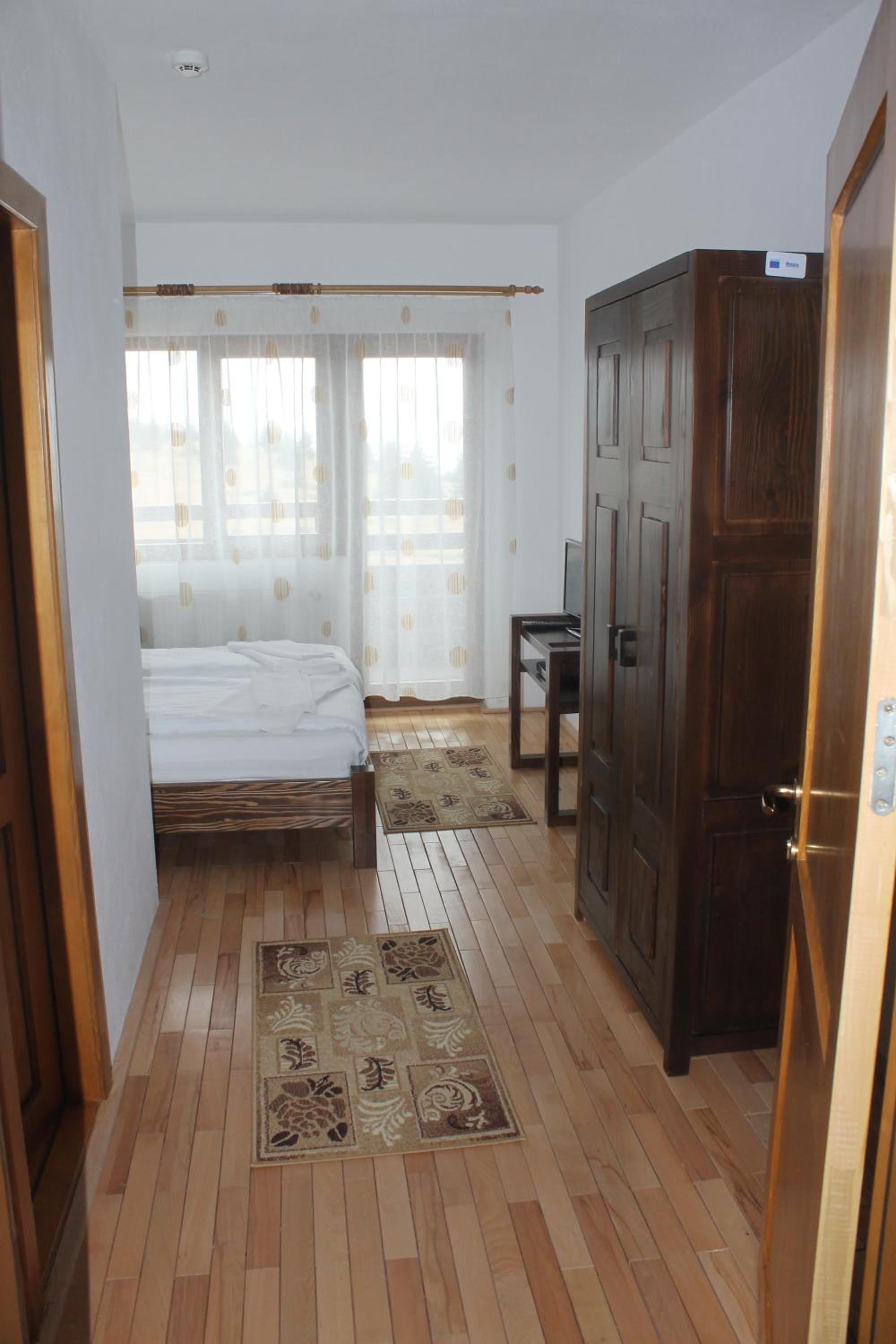 Double Room - Photo 5