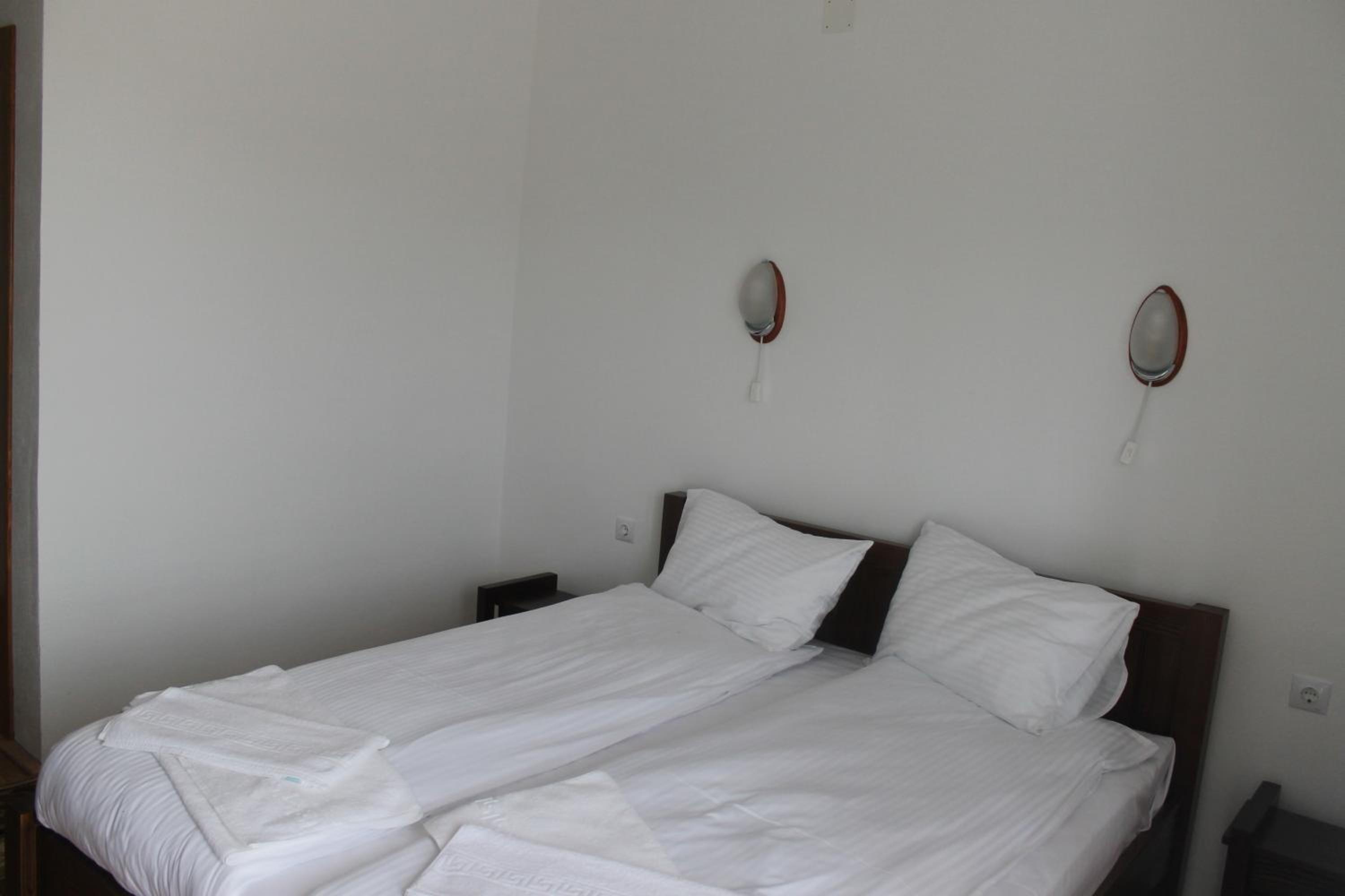 Double Room - Photo 1