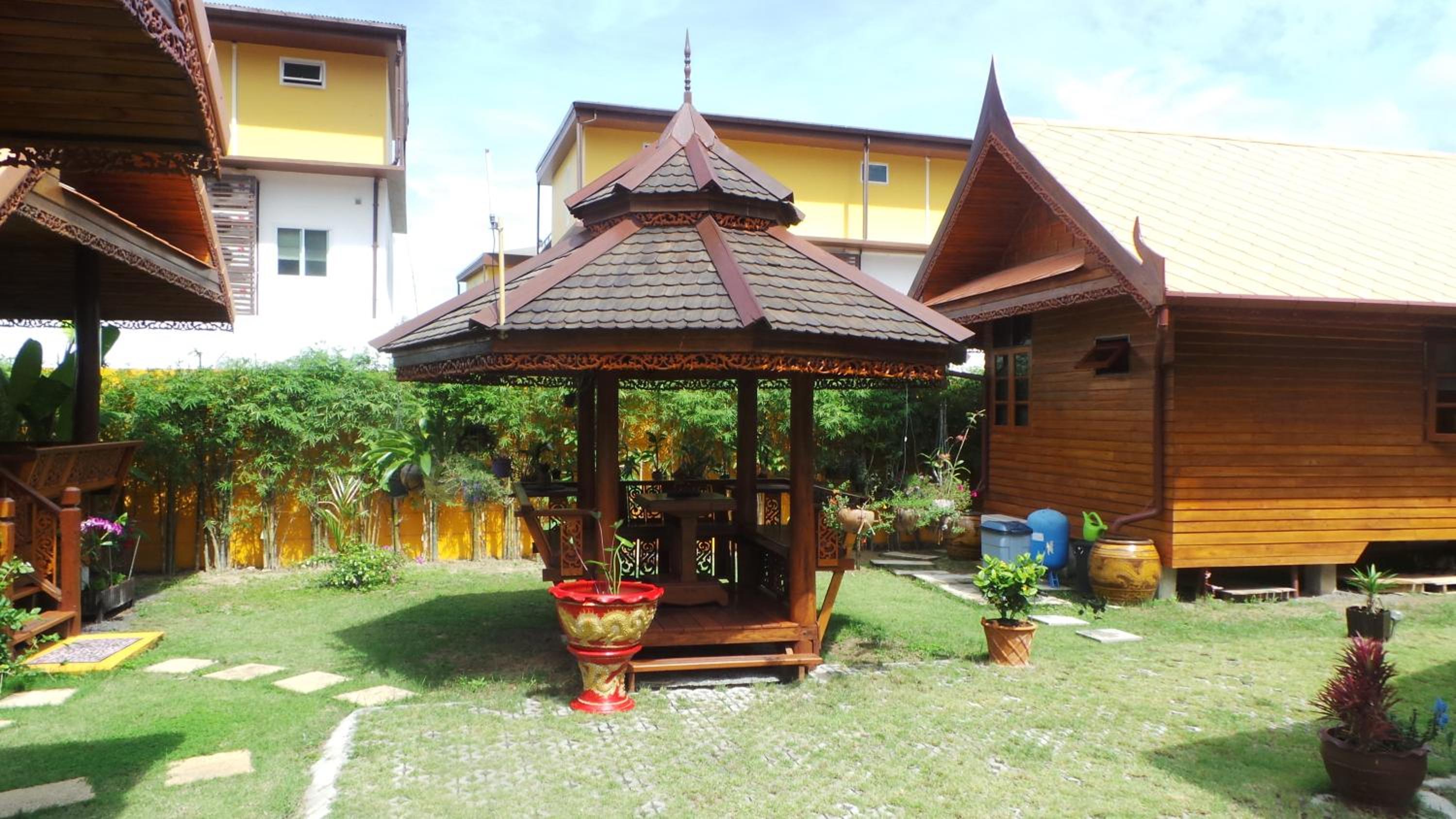 Deluxe Bungalow with Garden View photo 2