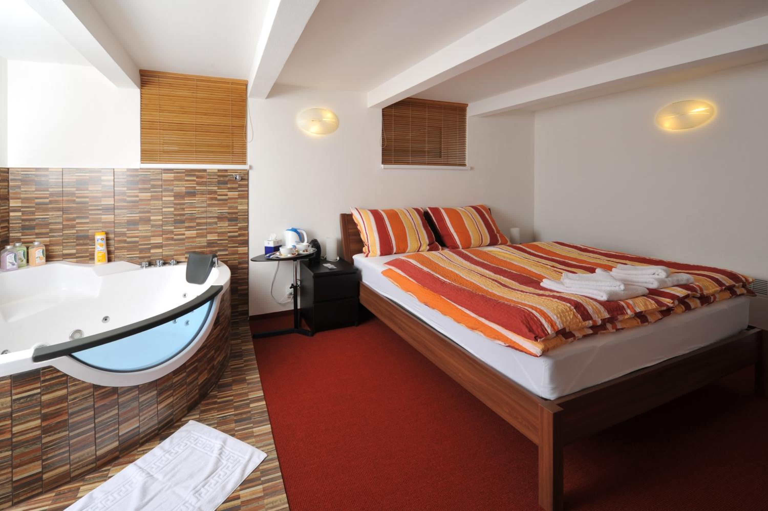 Superior Double Room with Spa Bath and Sauna