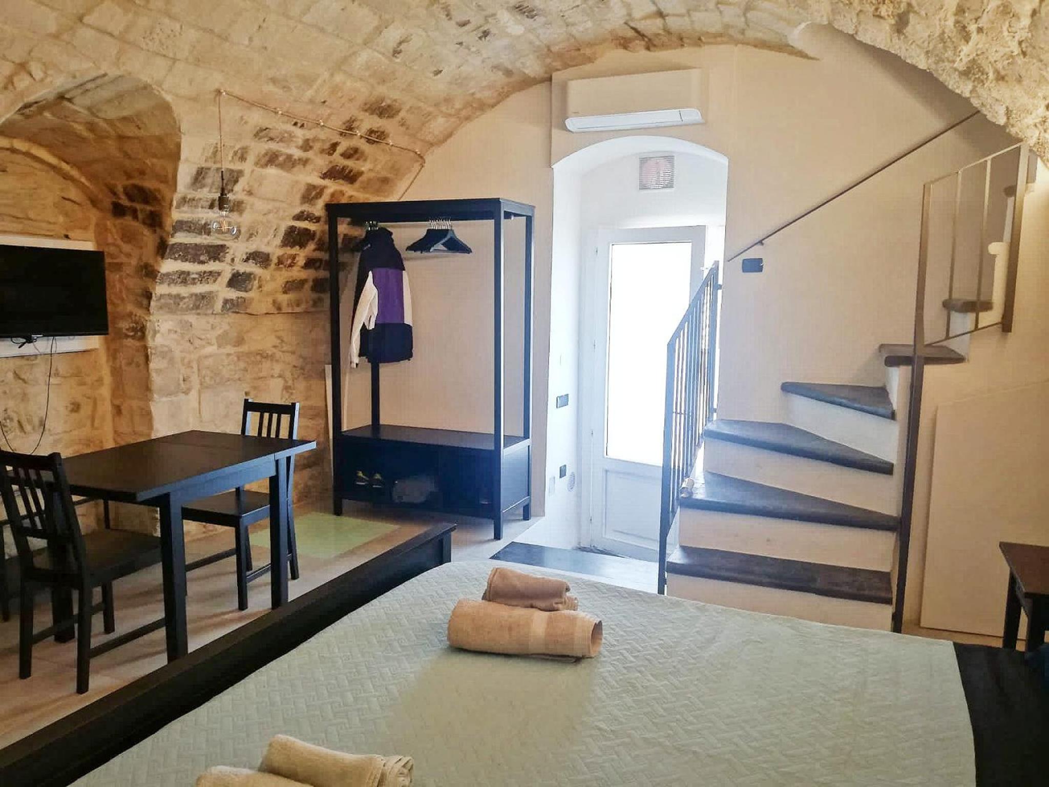 Double Room with Private Bathroom - Photo 18
