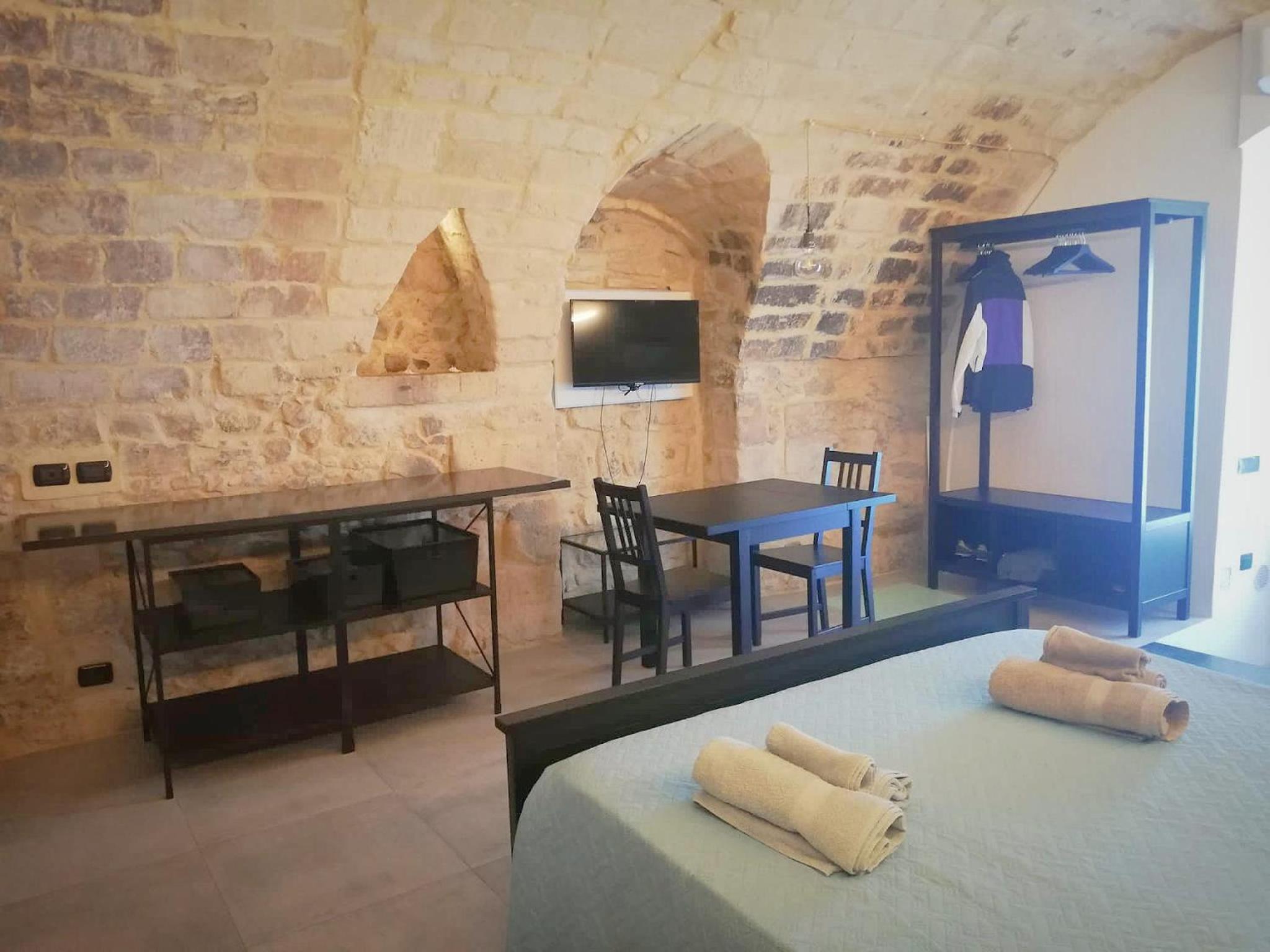 Double Room with Private Bathroom - Photo 21