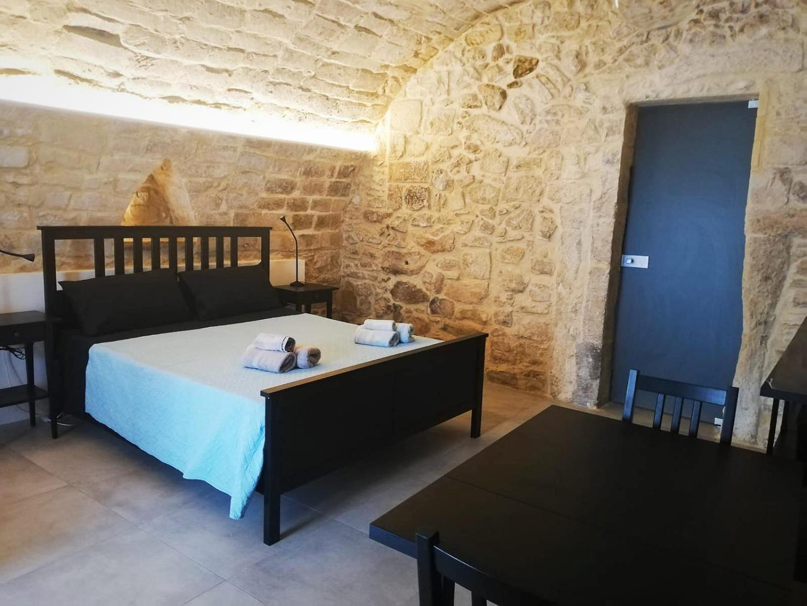 Double Room with Private Bathroom - Photo 23