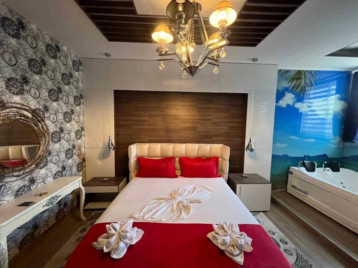 Deluxe Suite with Spa Bath