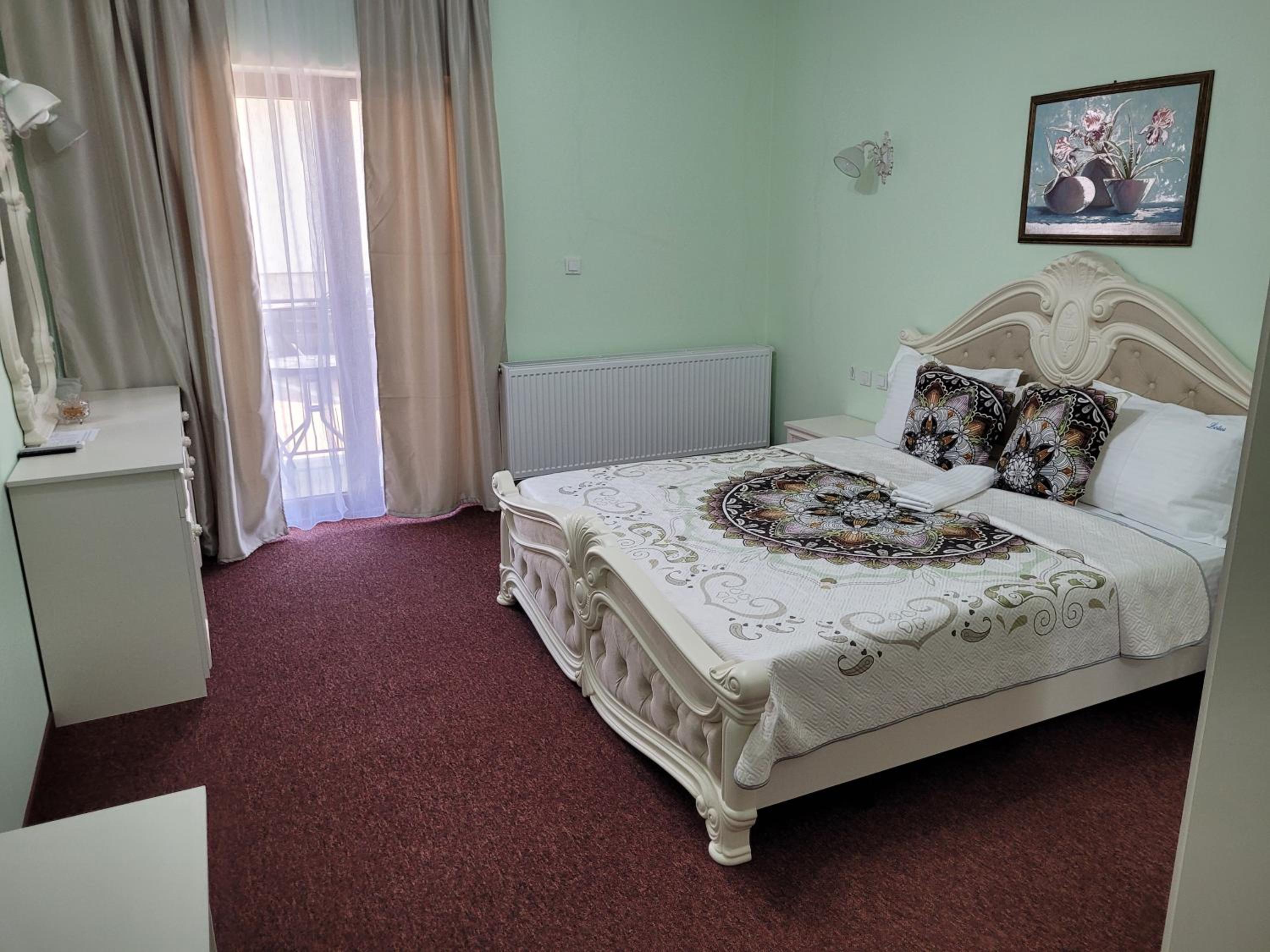 Deluxe Double Room with Balcony - Photo 9