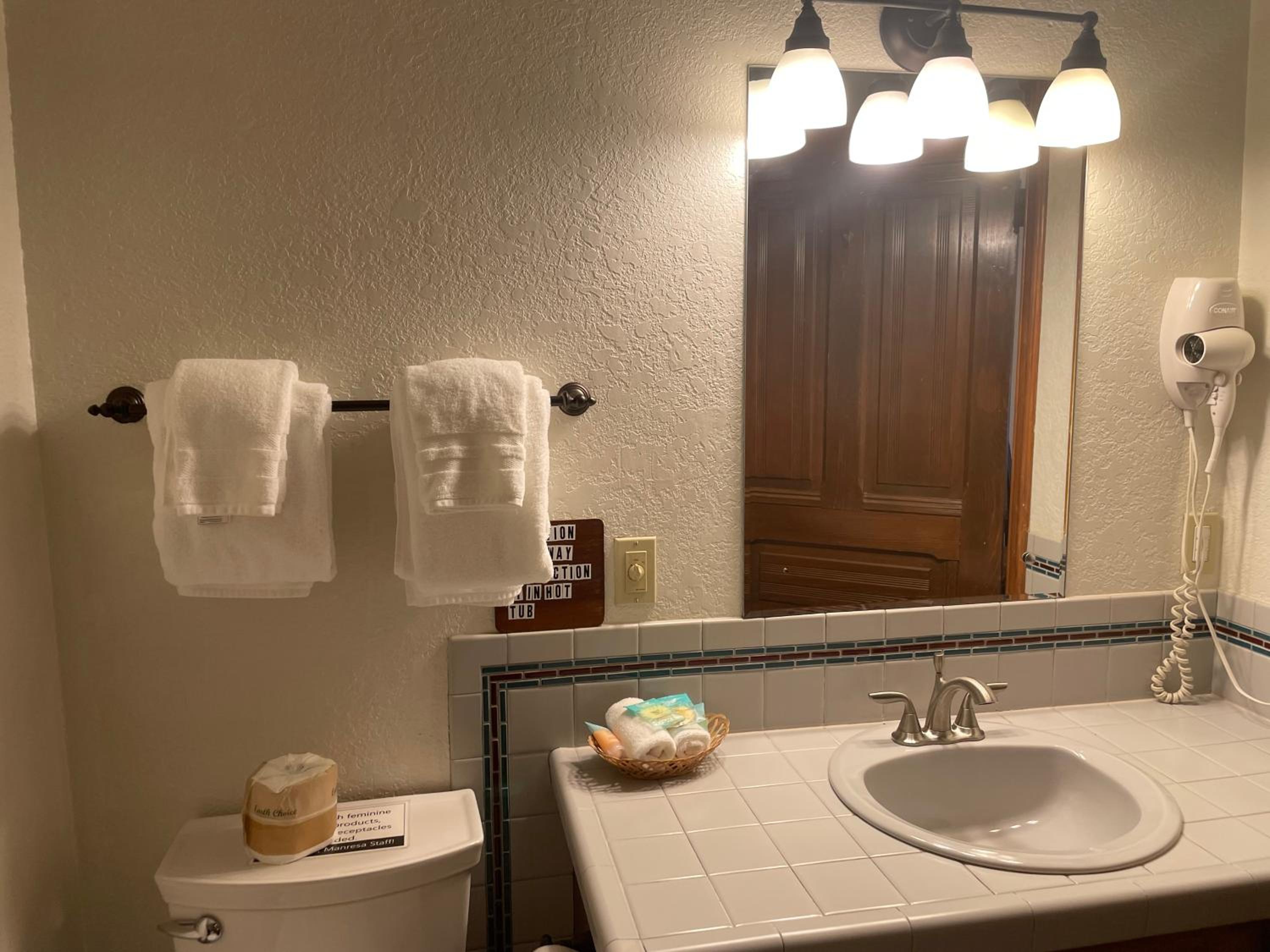 King Suite with Spa Bath photo 3