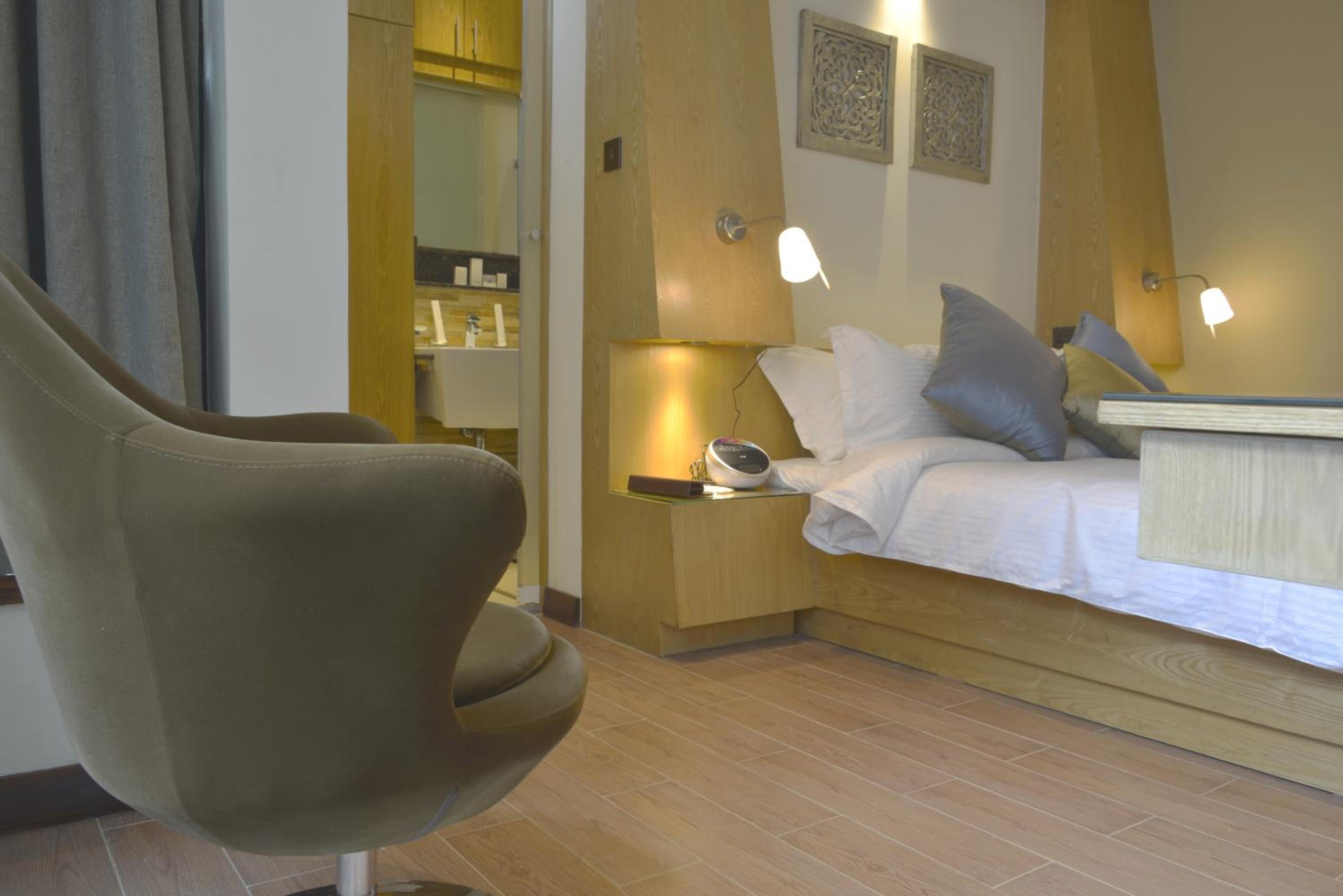Standard Queen Room photo 1