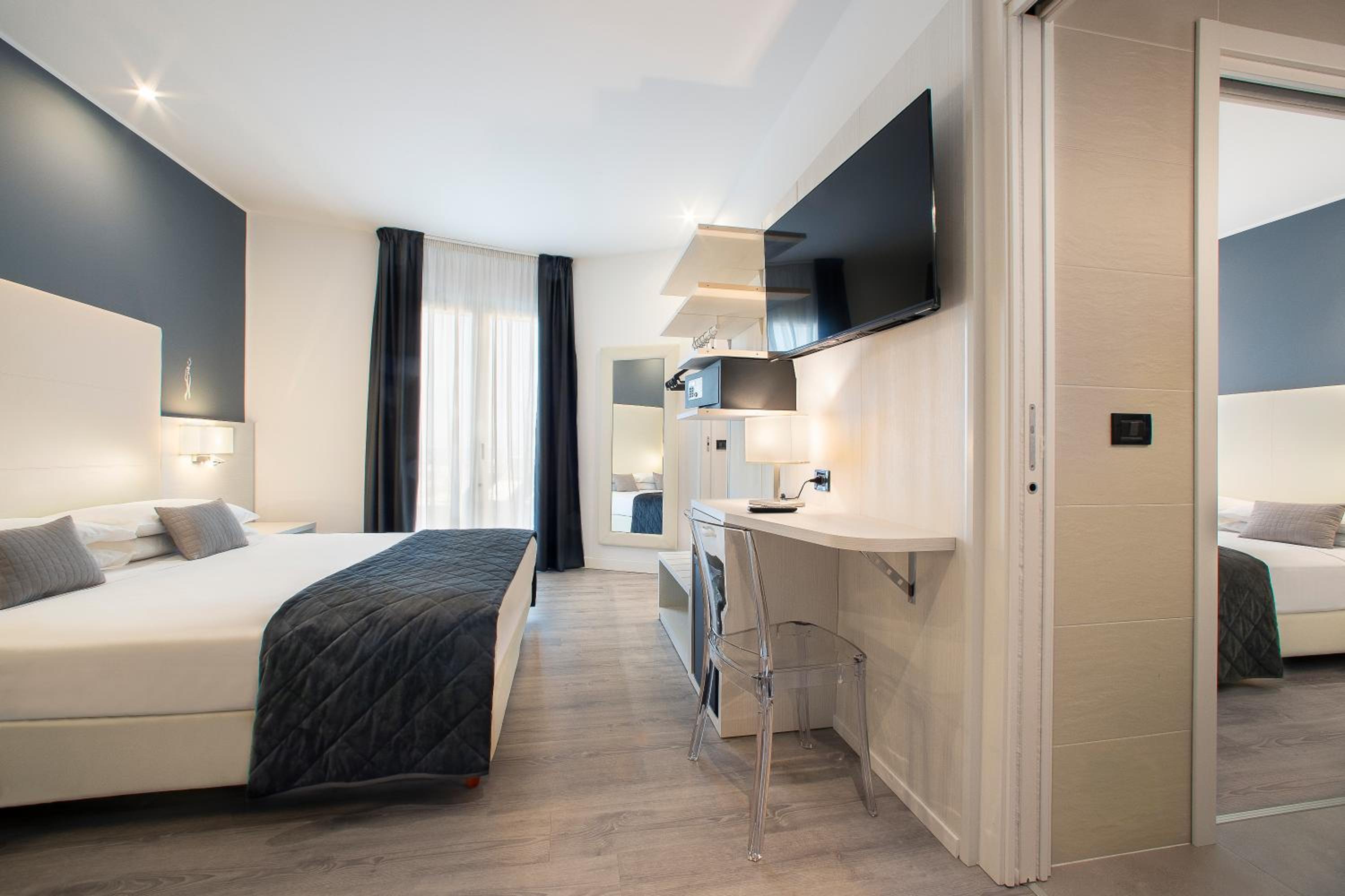 Junior Suite with Balcony photo 3