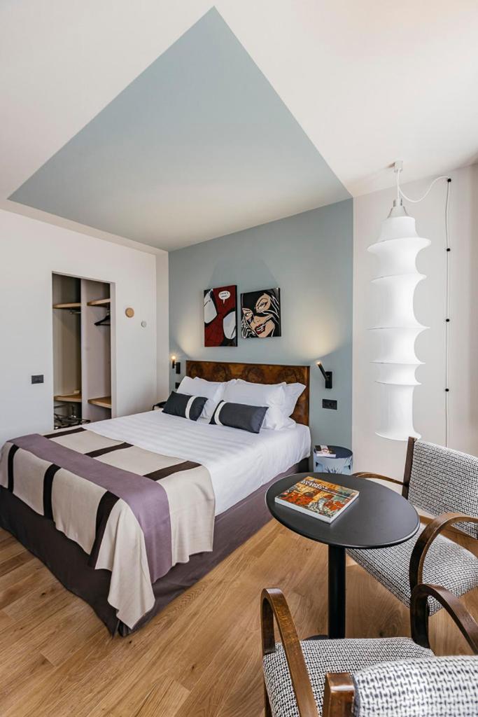Deluxe Room - Photo 7