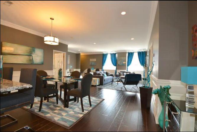 Two-Bedroom Apartment - Photo 12