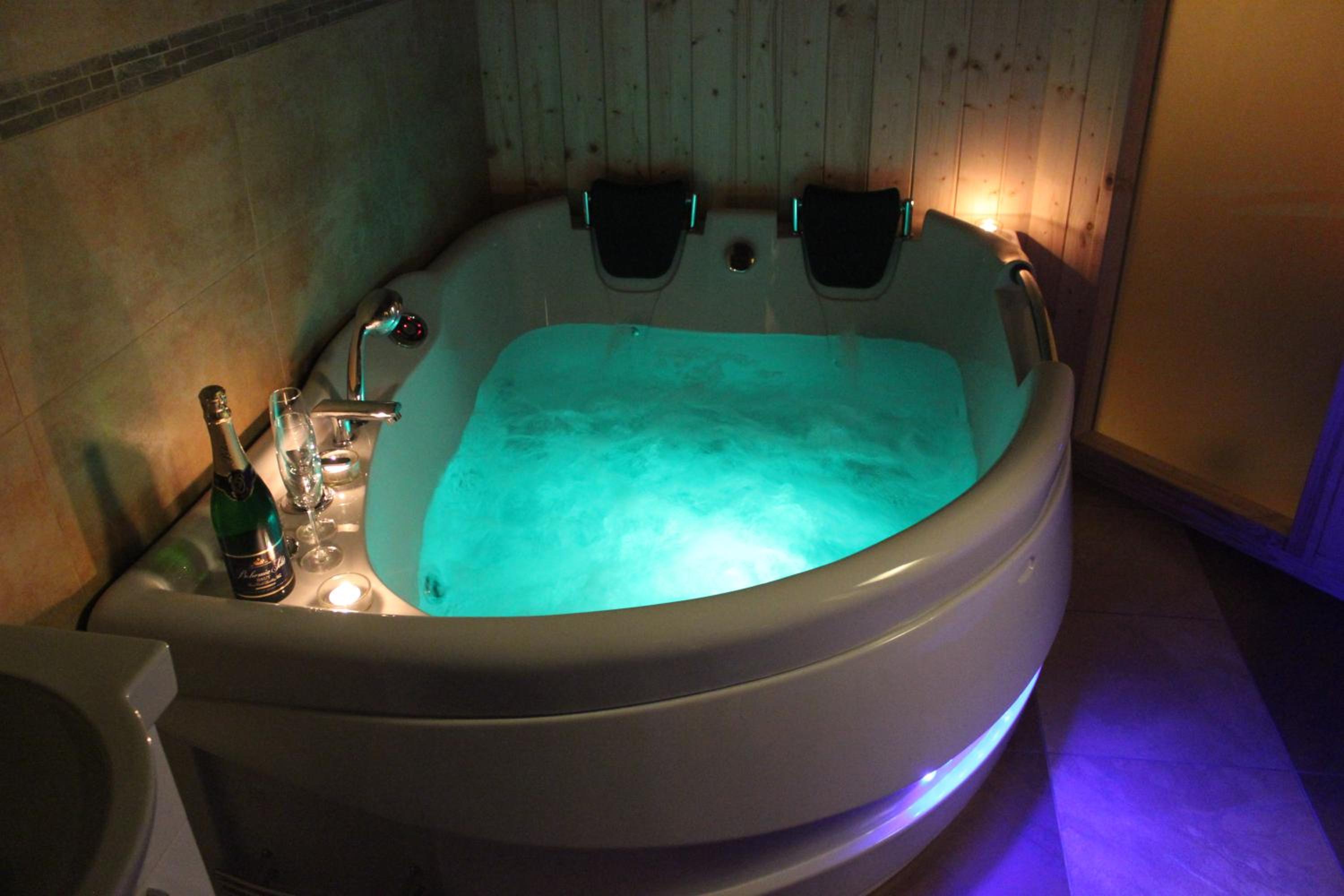Deluxe Double Room with Spa Bath  photo 3