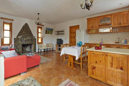 Three-Bedroom Villa - Photo 3