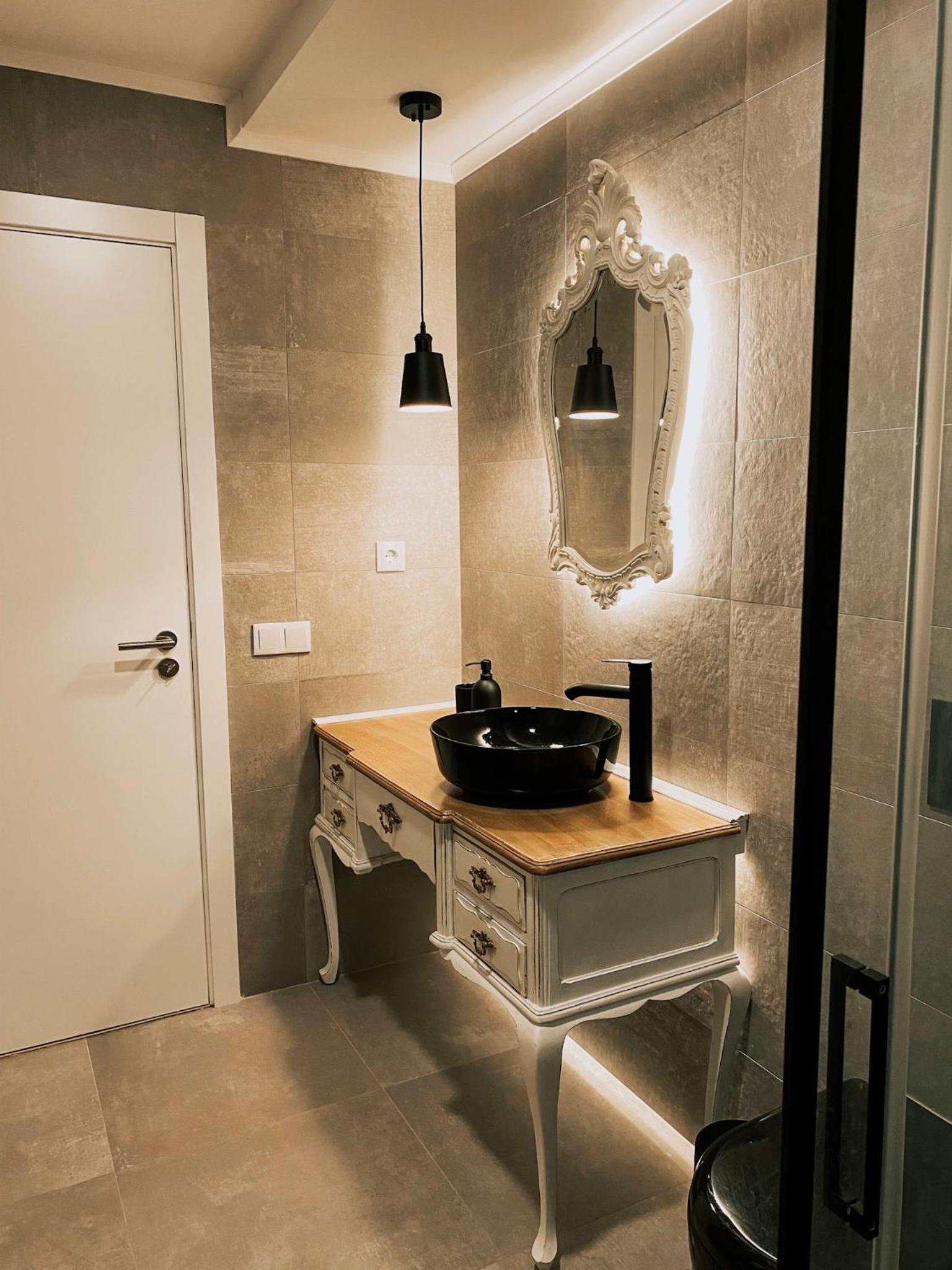One-Bedroom Apartment - Photo 16