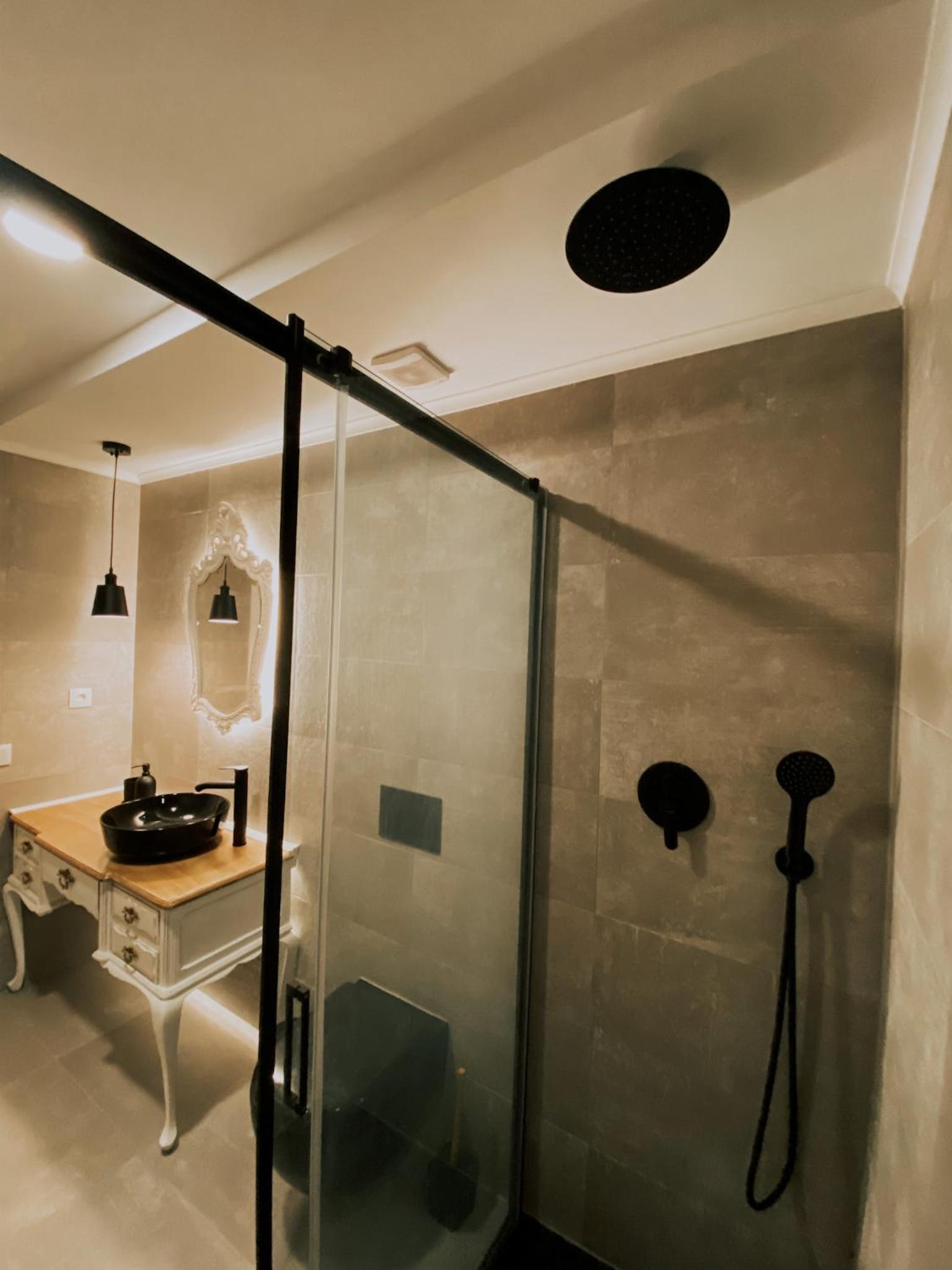 One-Bedroom Apartment - Photo 17