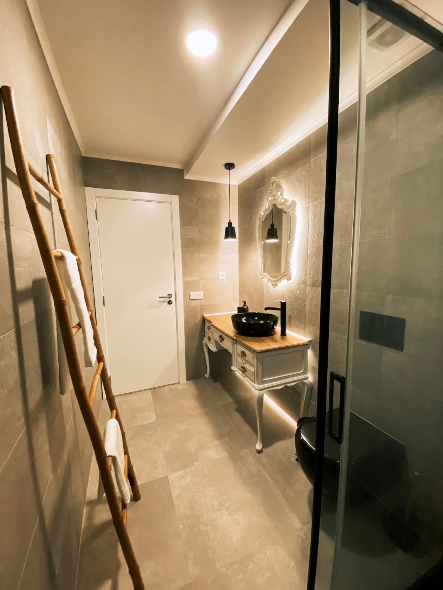 One-Bedroom Apartment - Photo 19