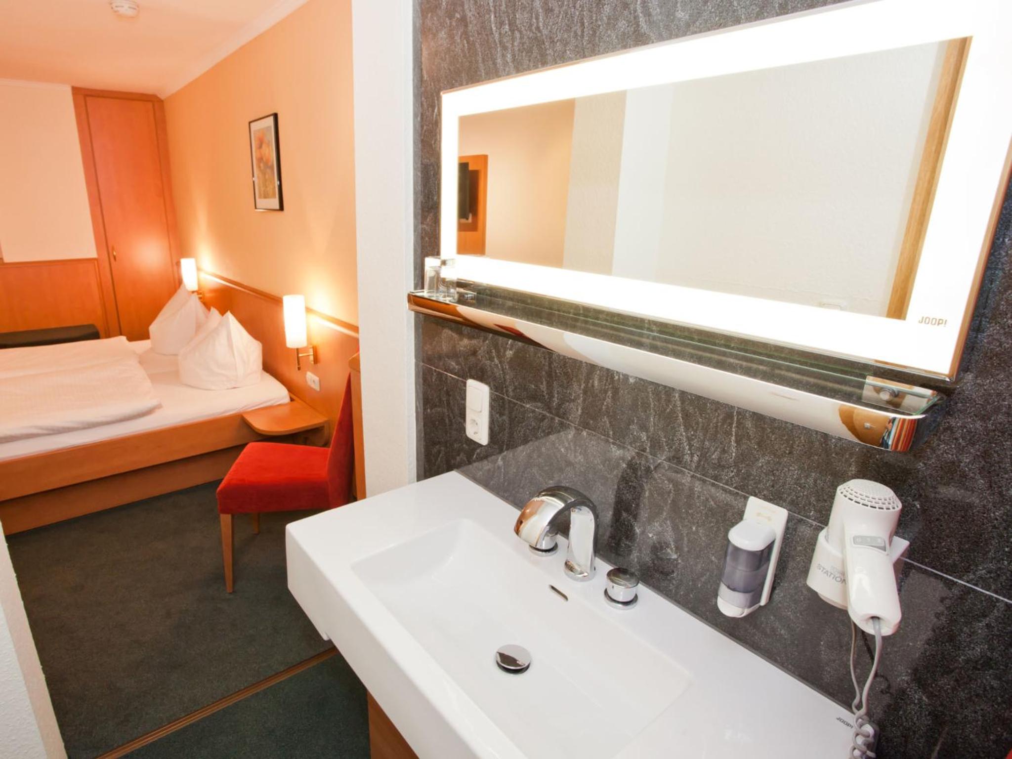 Single Room photo 2