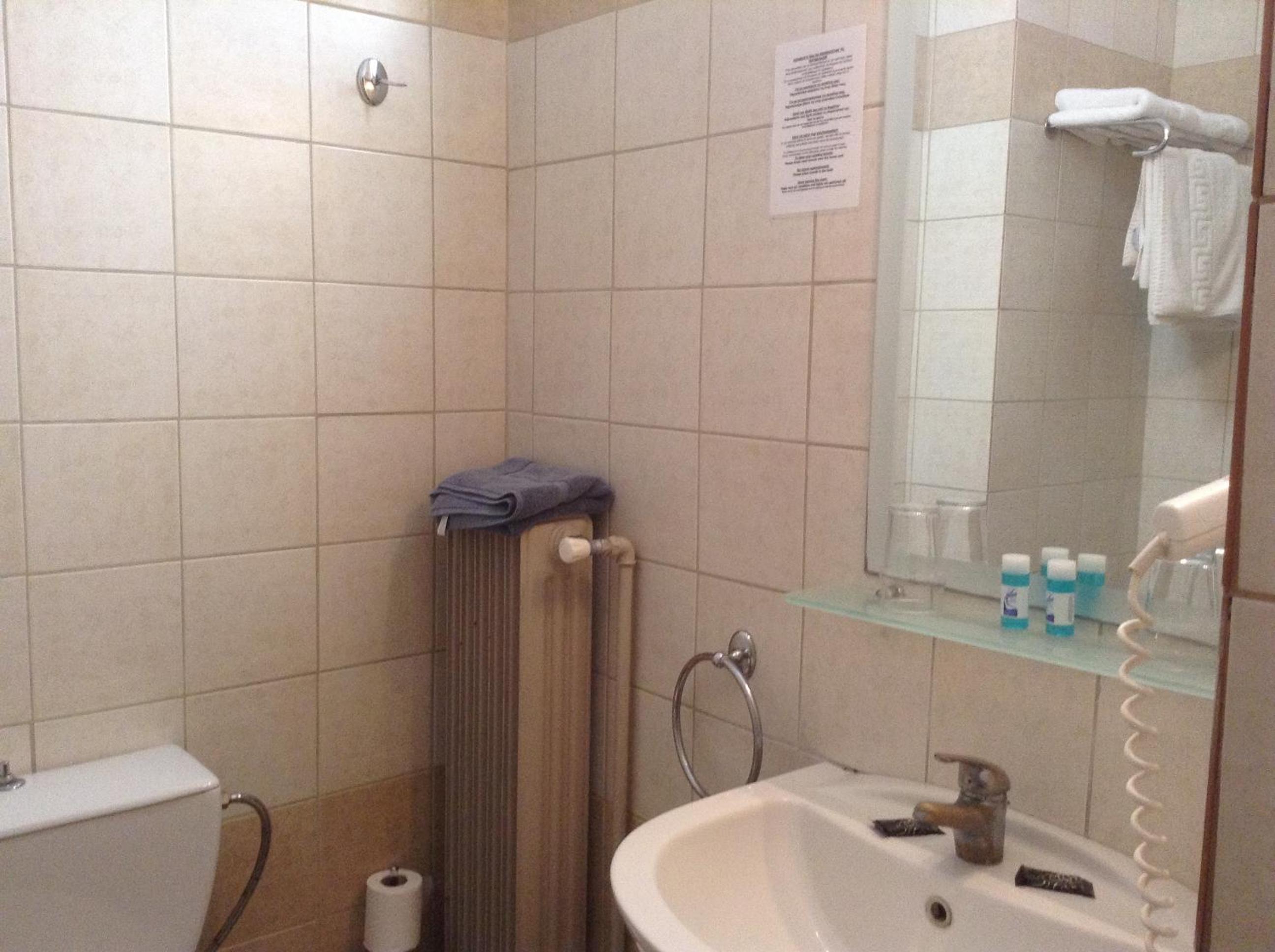 Double Room - Photo 8