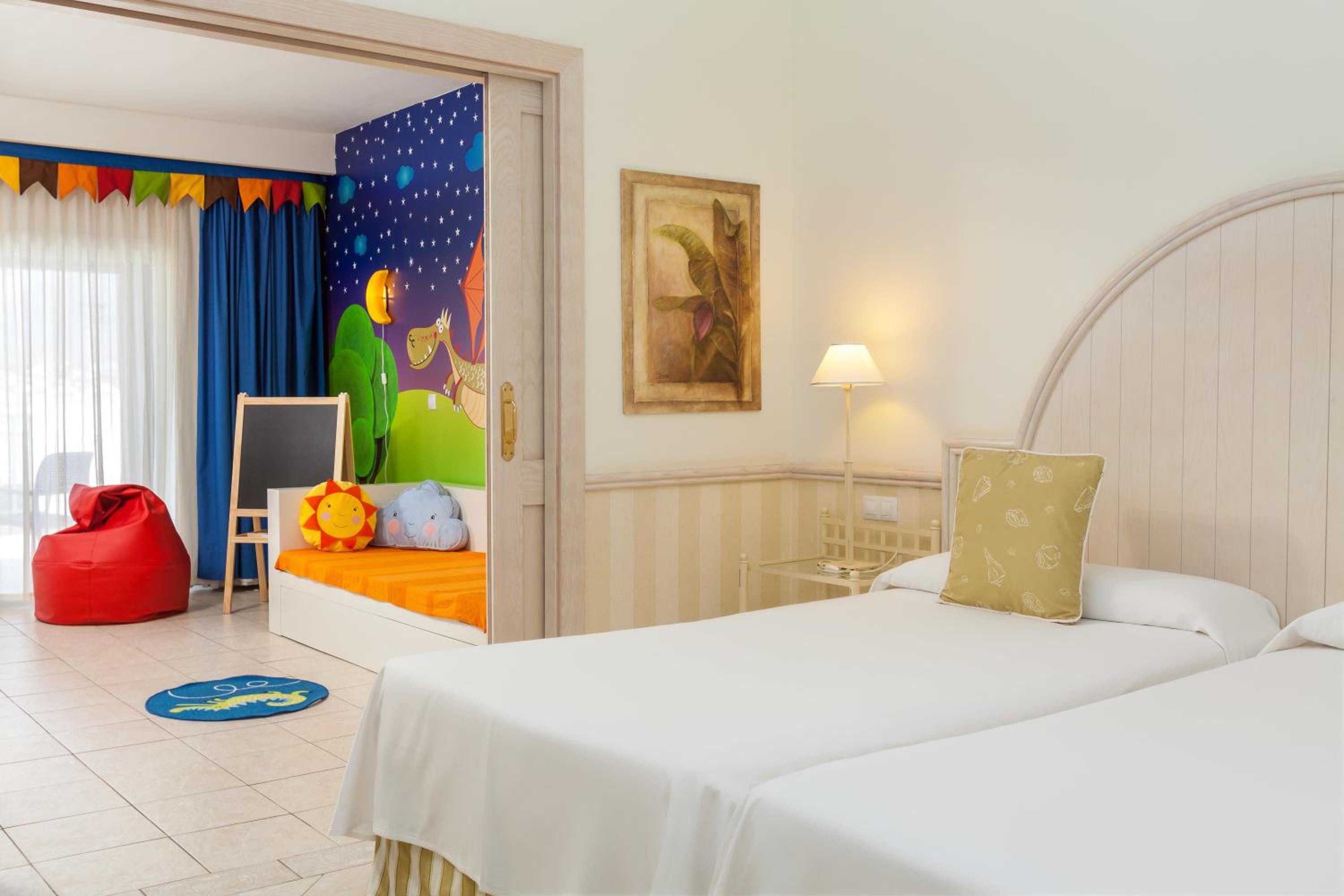 Habitación Infantil de Merlin (2 adultos + 2 niños) Habitación Infantil de Merlin (2 adultos + 2 niños)