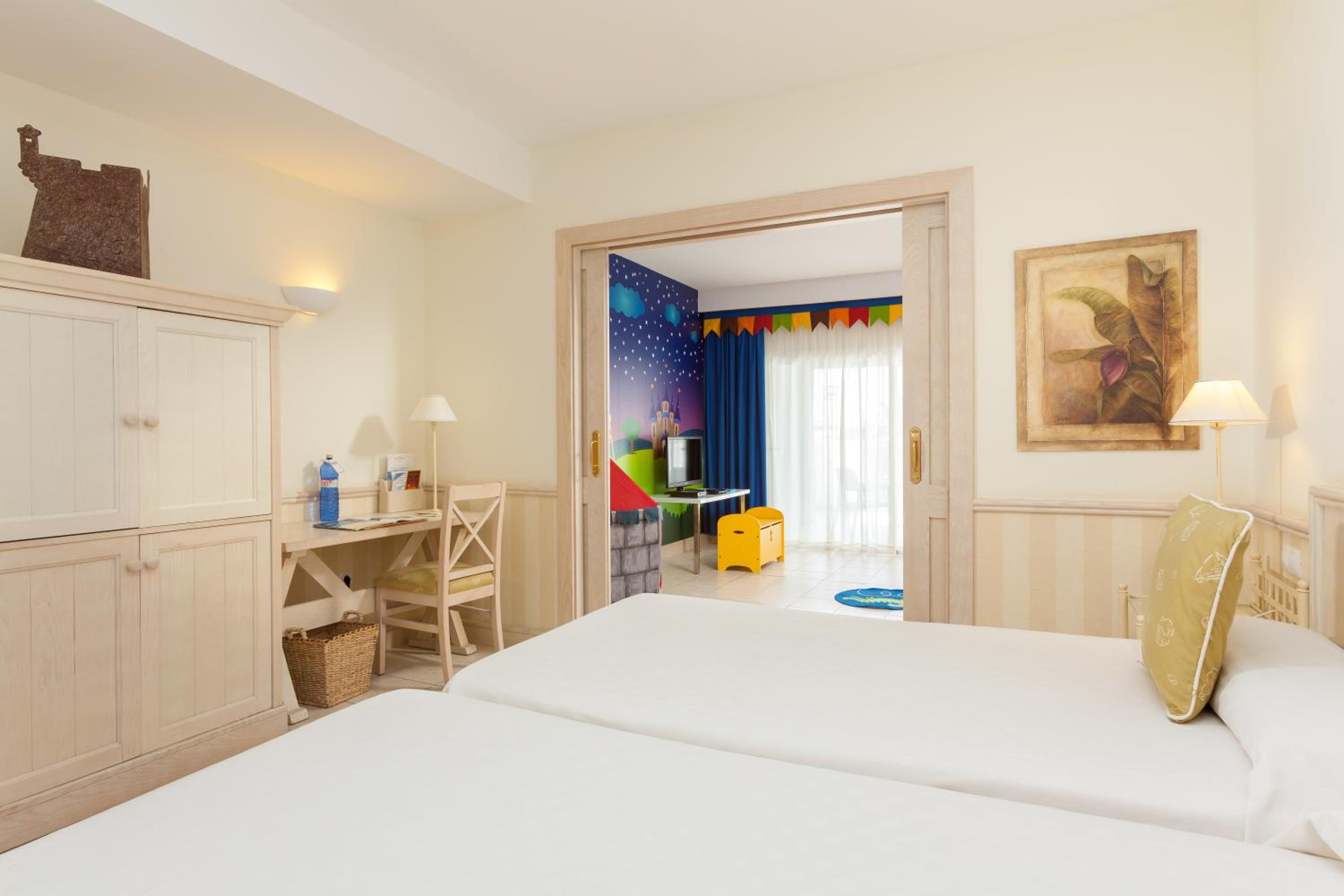 Habitación Infantil de Merlin (2 adultos + 2 niños) Habitación Infantil de Merlin (2 adultos + 2 niños)