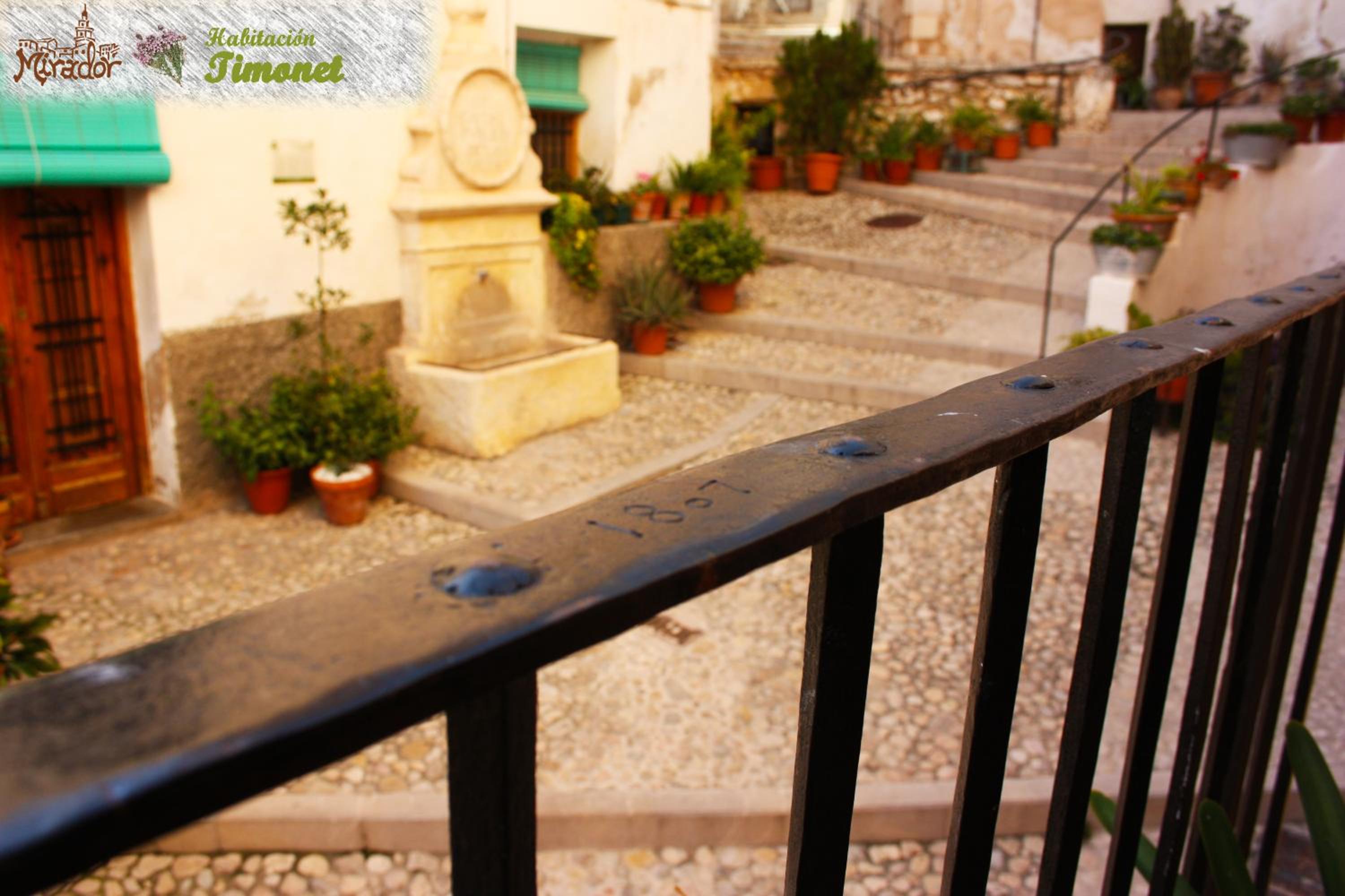 Double Room with Balcony - Photo 3