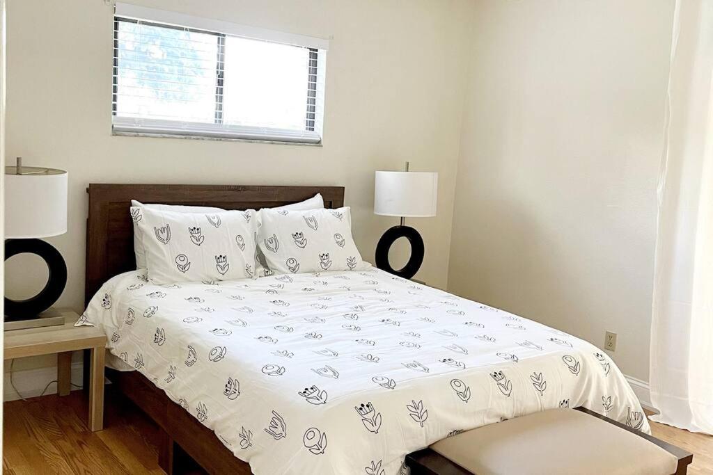 Three-Bedroom House photo 1