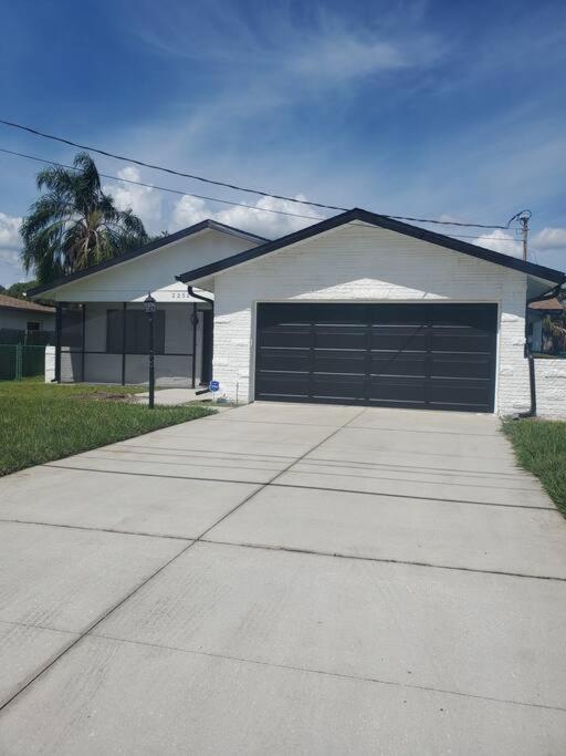 Three-Bedroom House photo 3