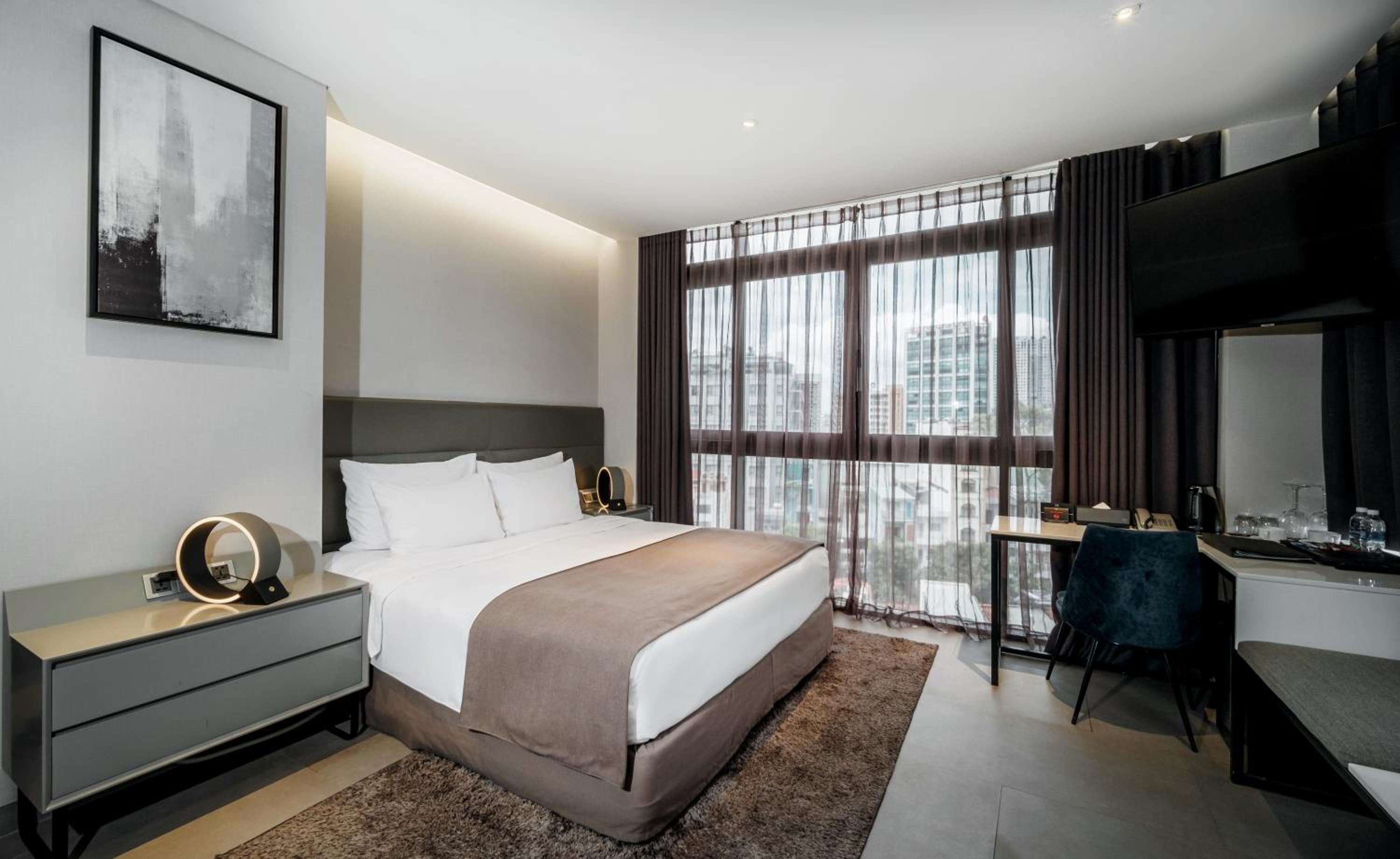 Contemporary Suite photo 1