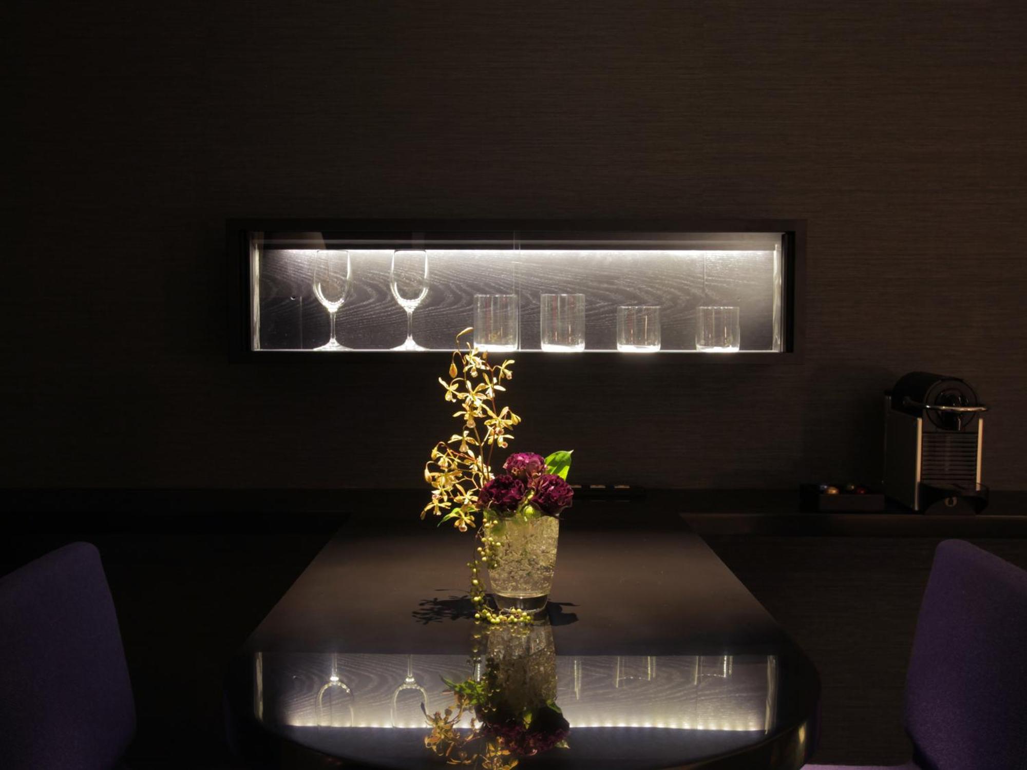 Deluxe King Room on High Floor - Non-Smoking - Photo 4