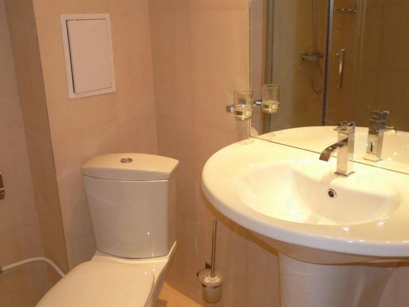 One-Bedroom Apartment - Photo 4
