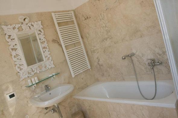 Standard Double Room with Sea View - Photo 2