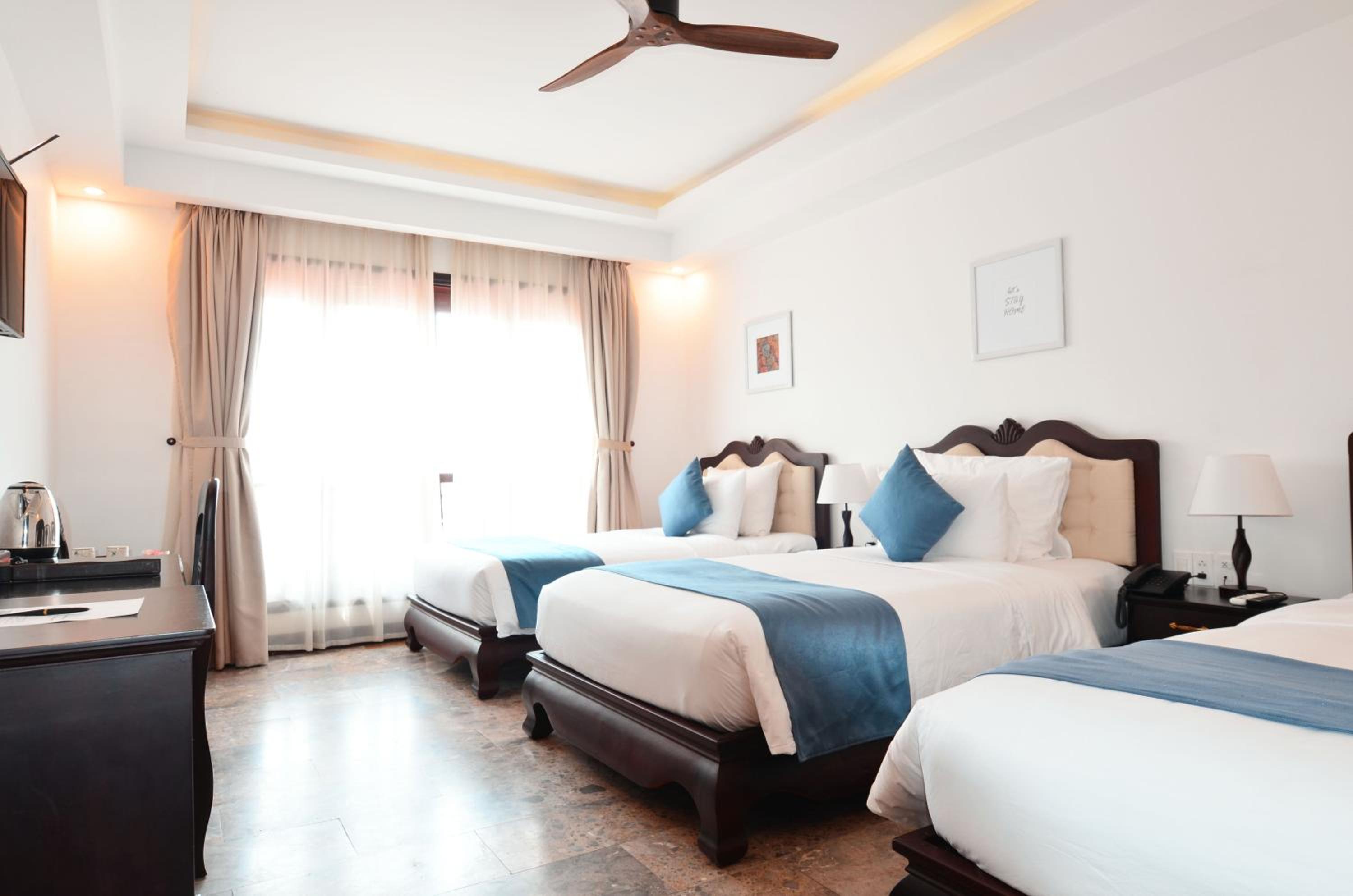 Deluxe Triple Room with City View photo 3