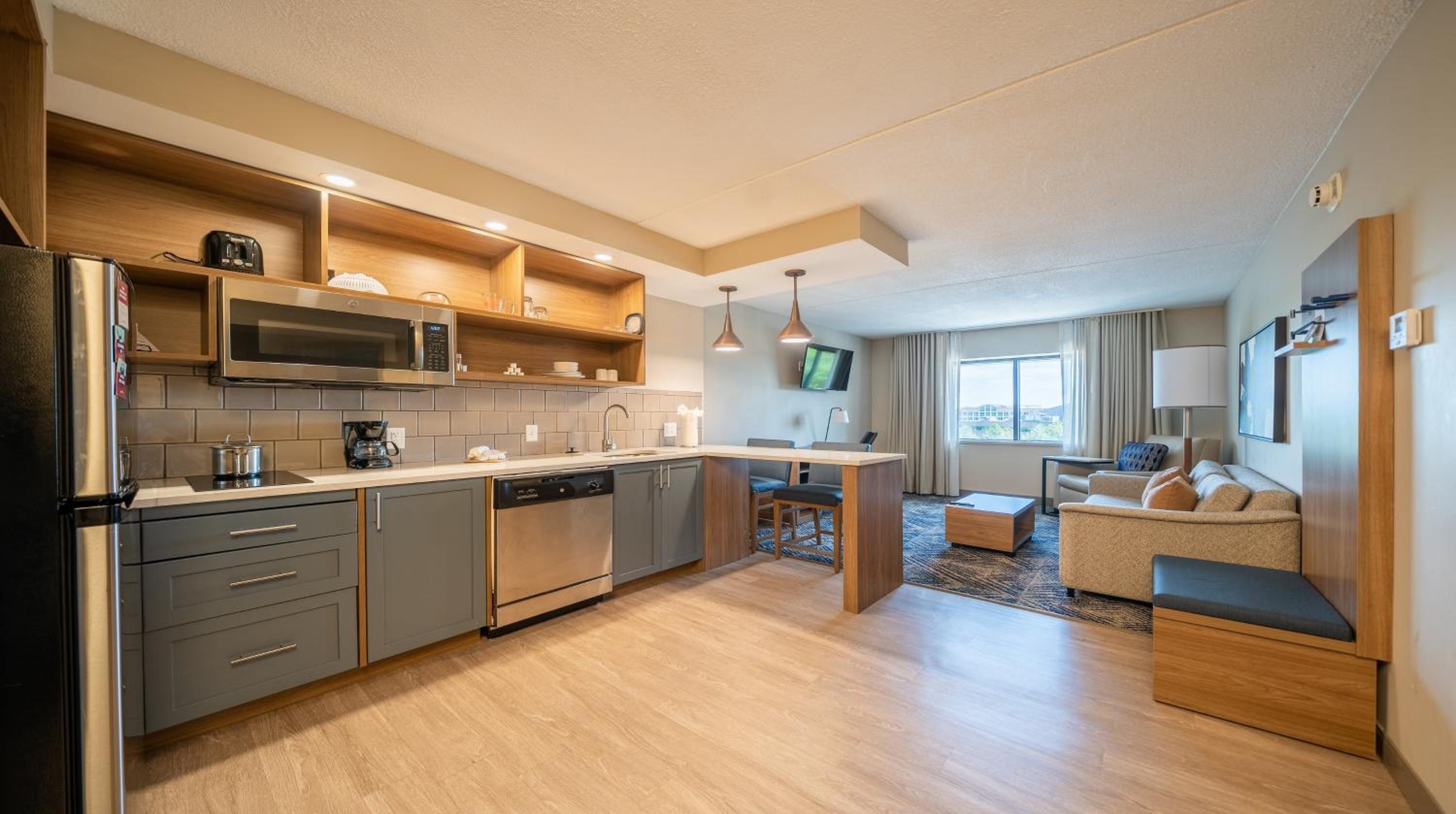 One-Bedroom King Suite - Photo 5