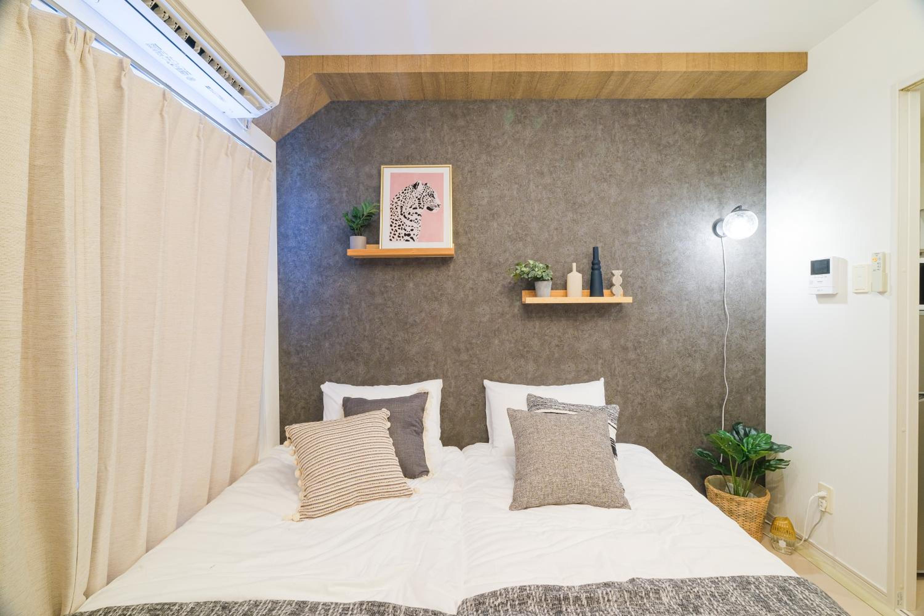 One-Bedroom Apartment - Photo 3