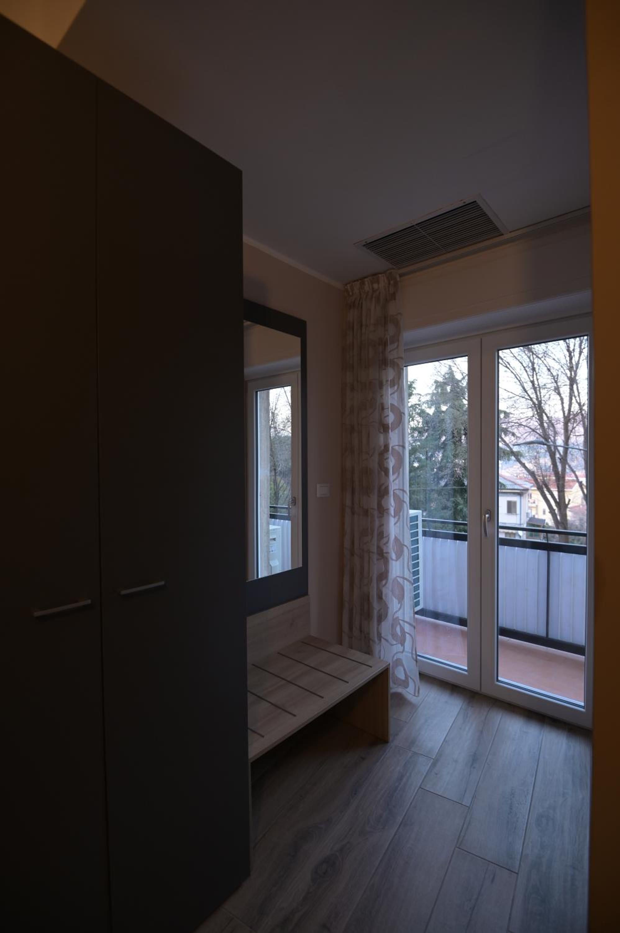 King Room with Balcony - Photo 26