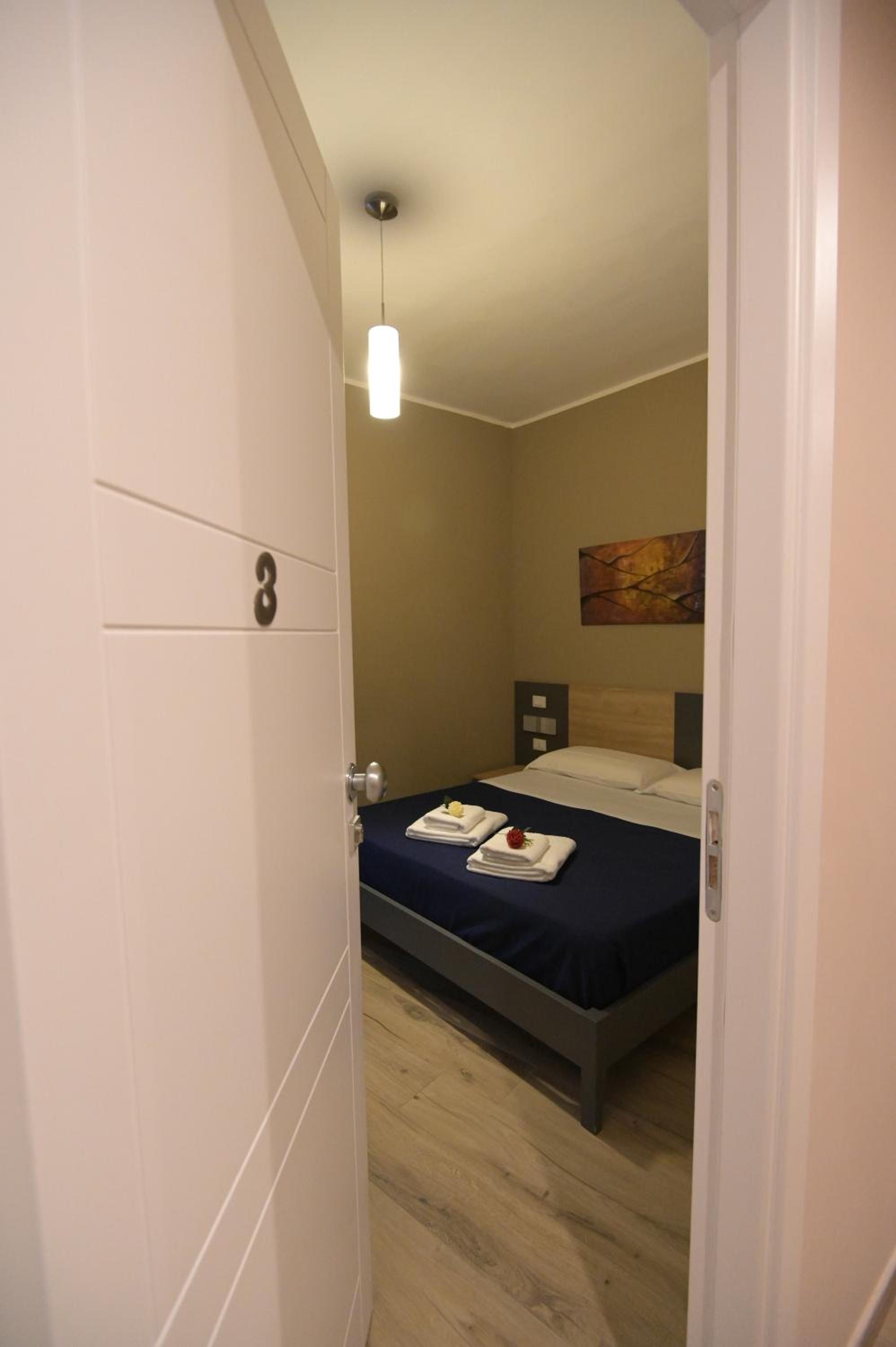 King Room with Balcony - Photo 29