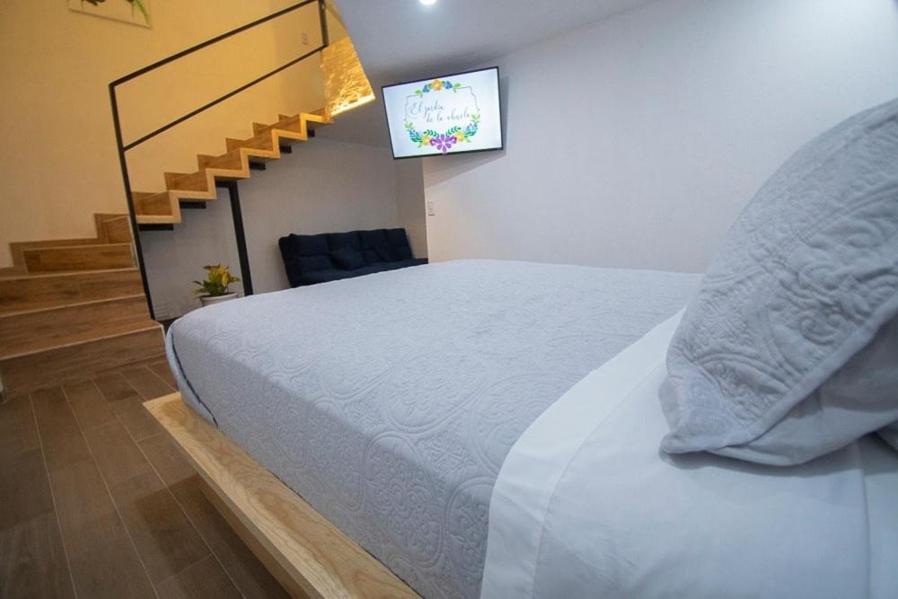 Deluxe Queen Room with Two Queen Beds - Photo 9