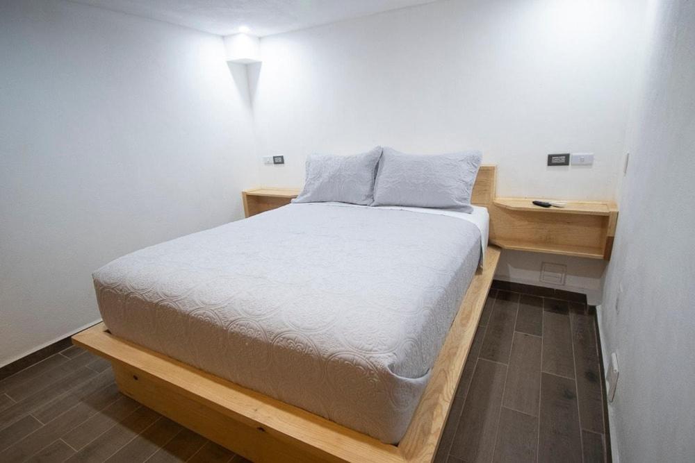 Deluxe Queen Room with Two Queen Beds - Photo 6