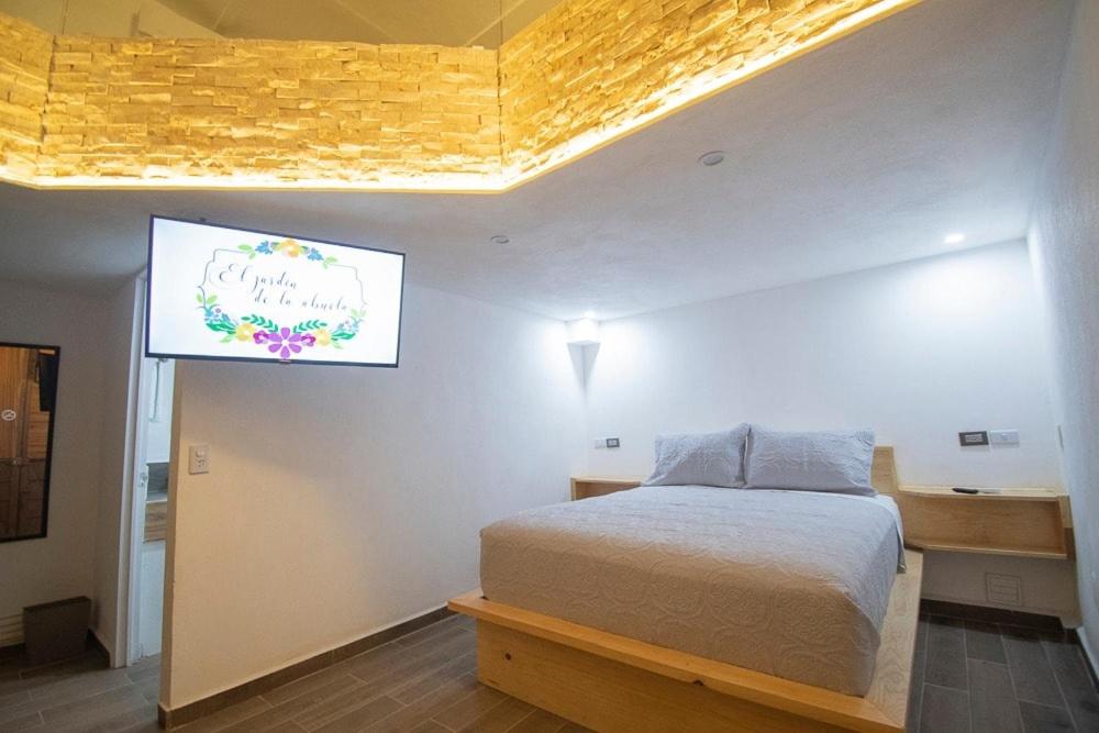 Deluxe Queen Room with Two Queen Beds - Photo 5