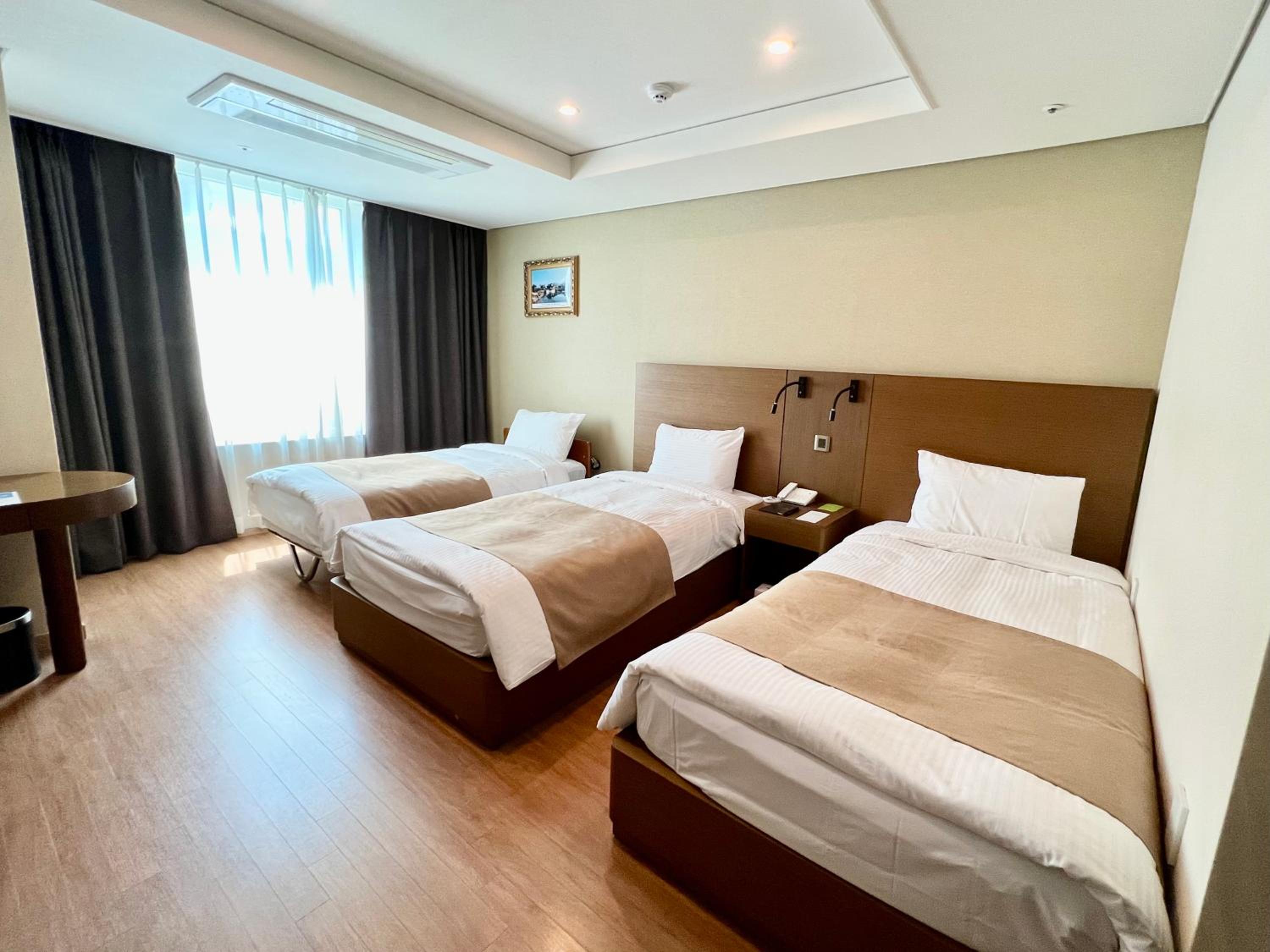 Deluxe Family Triple Room photo 2