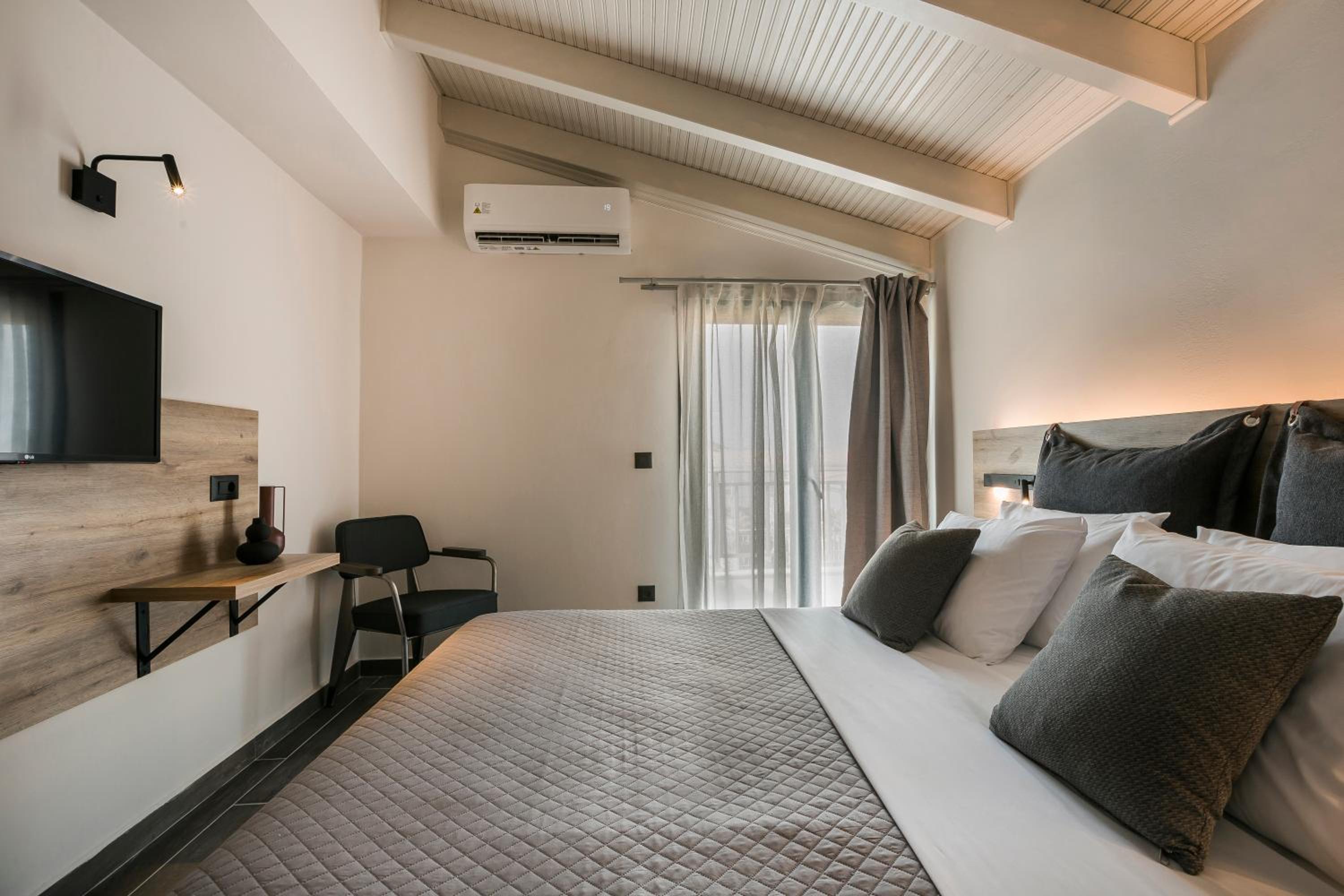 Double Room with Garden View - Photo 2