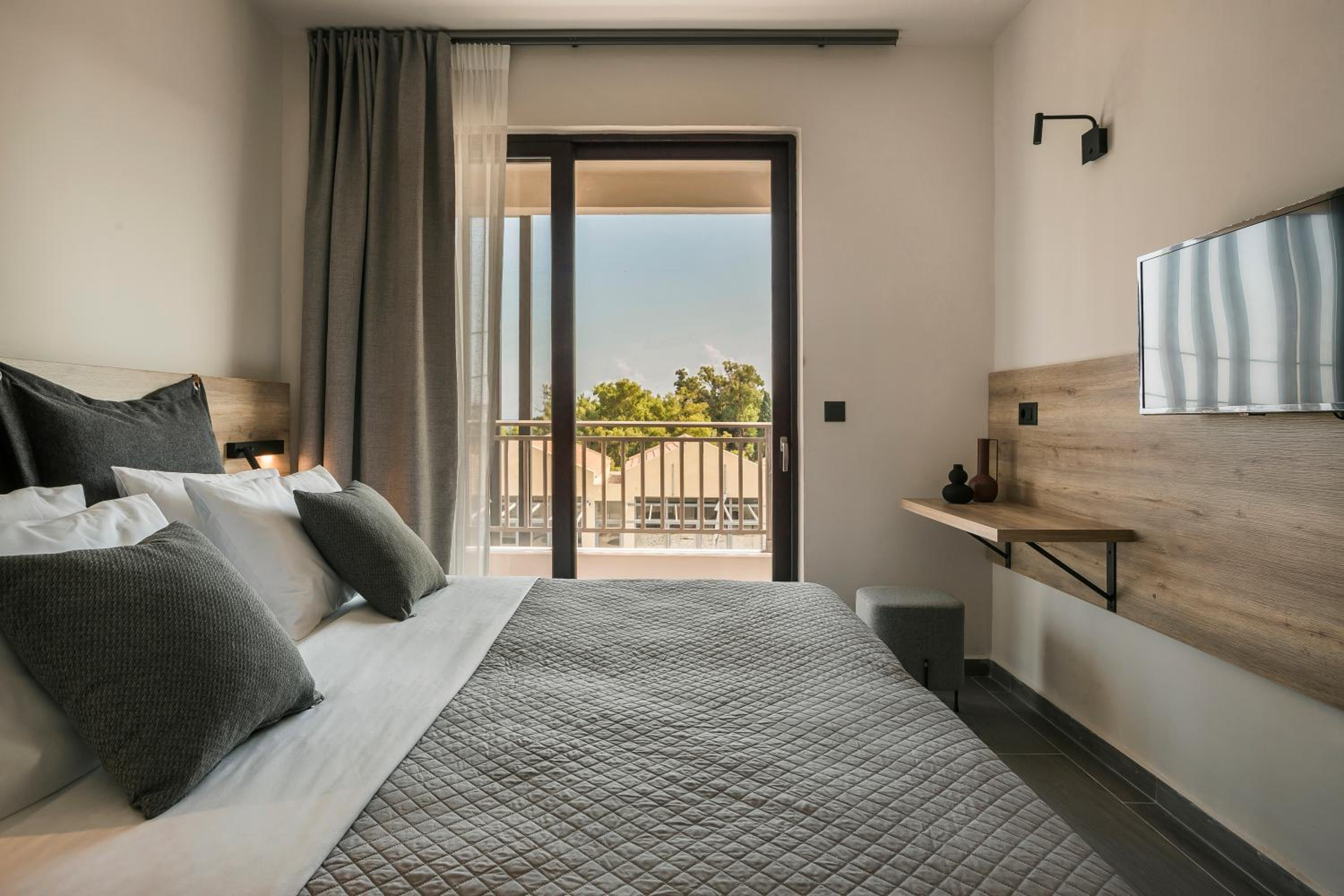 Deluxe Double Room with Sea View photo 3