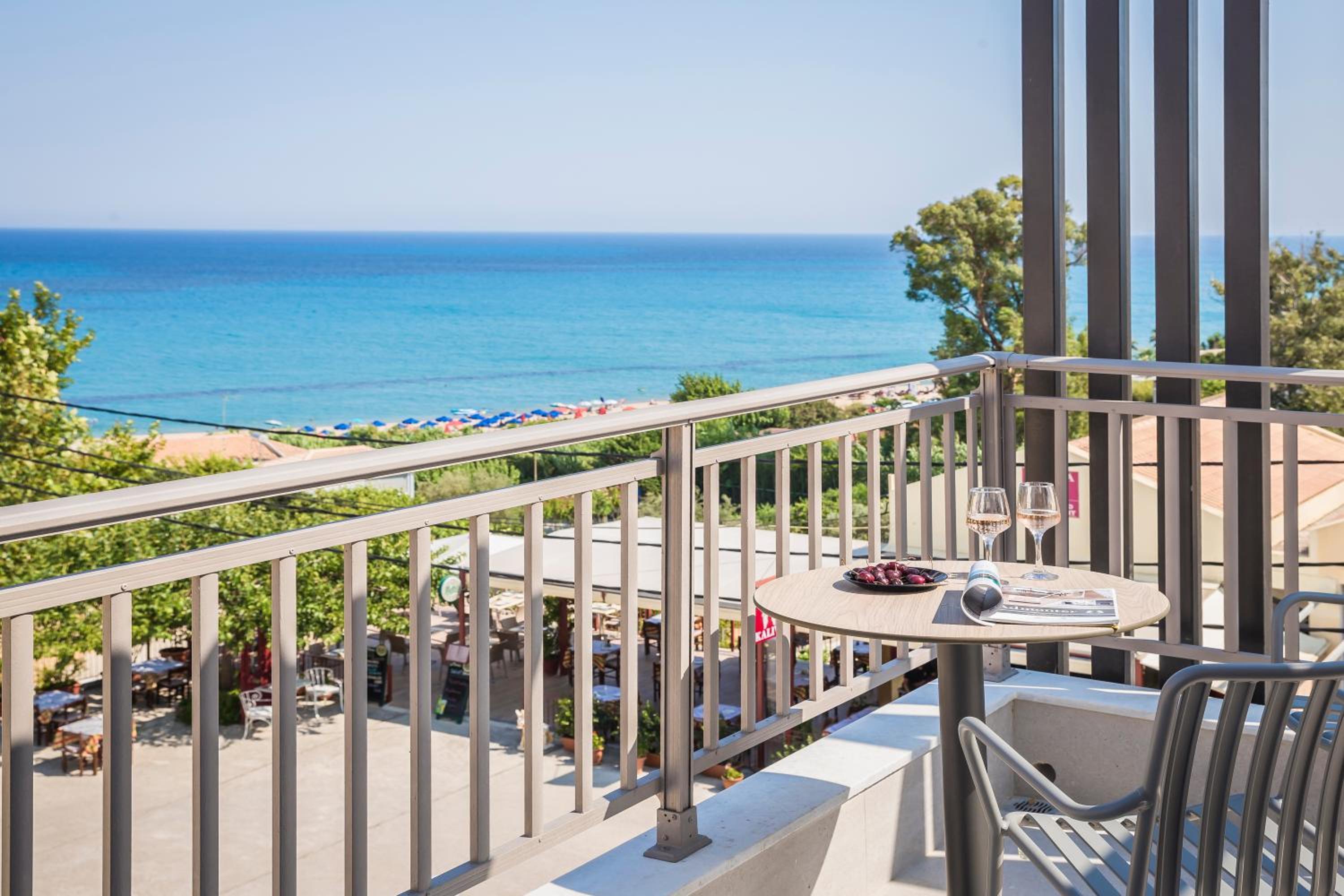 Superior Suite with Sea View - Photo 9