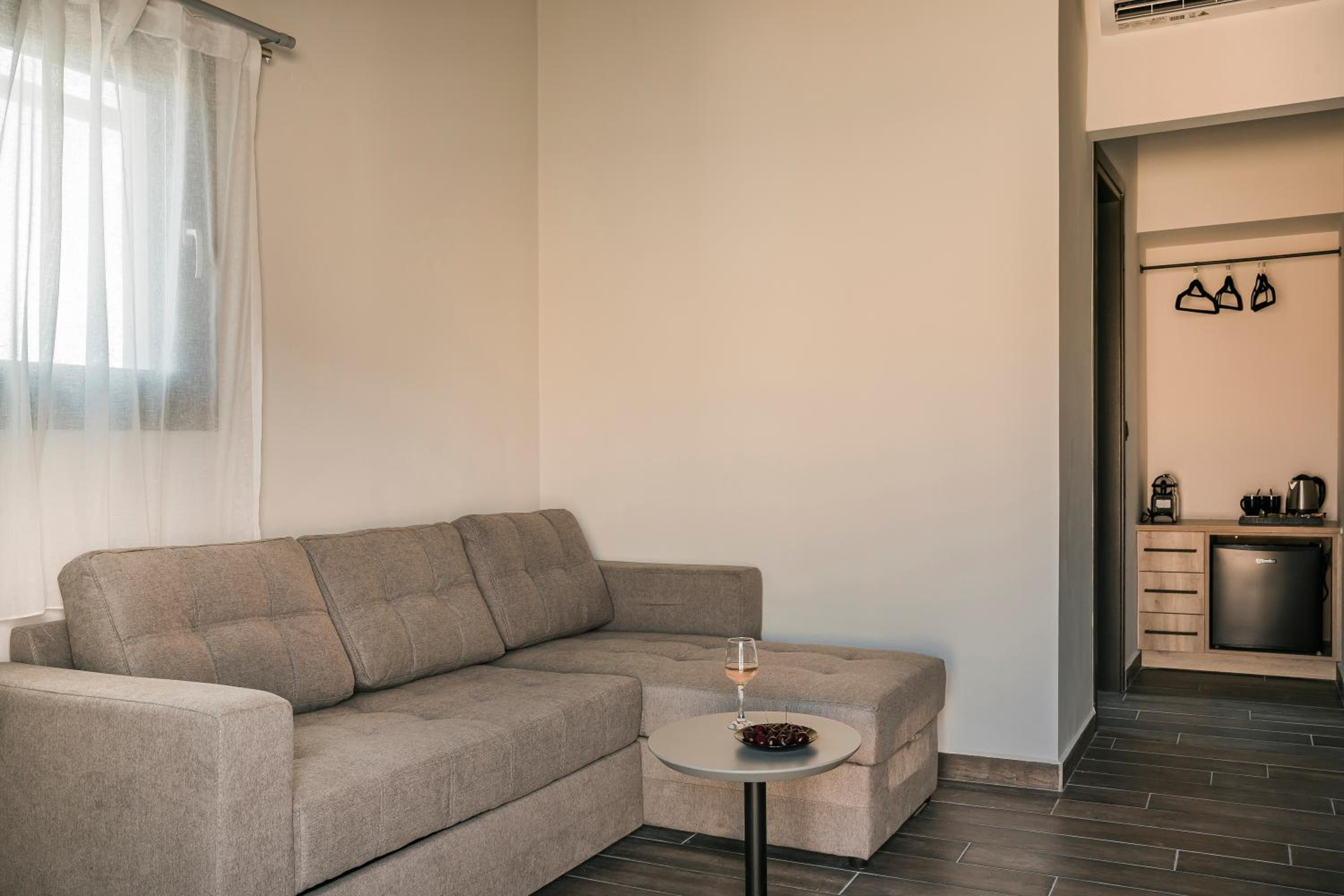 Superior Suite with Sea View - Photo 8