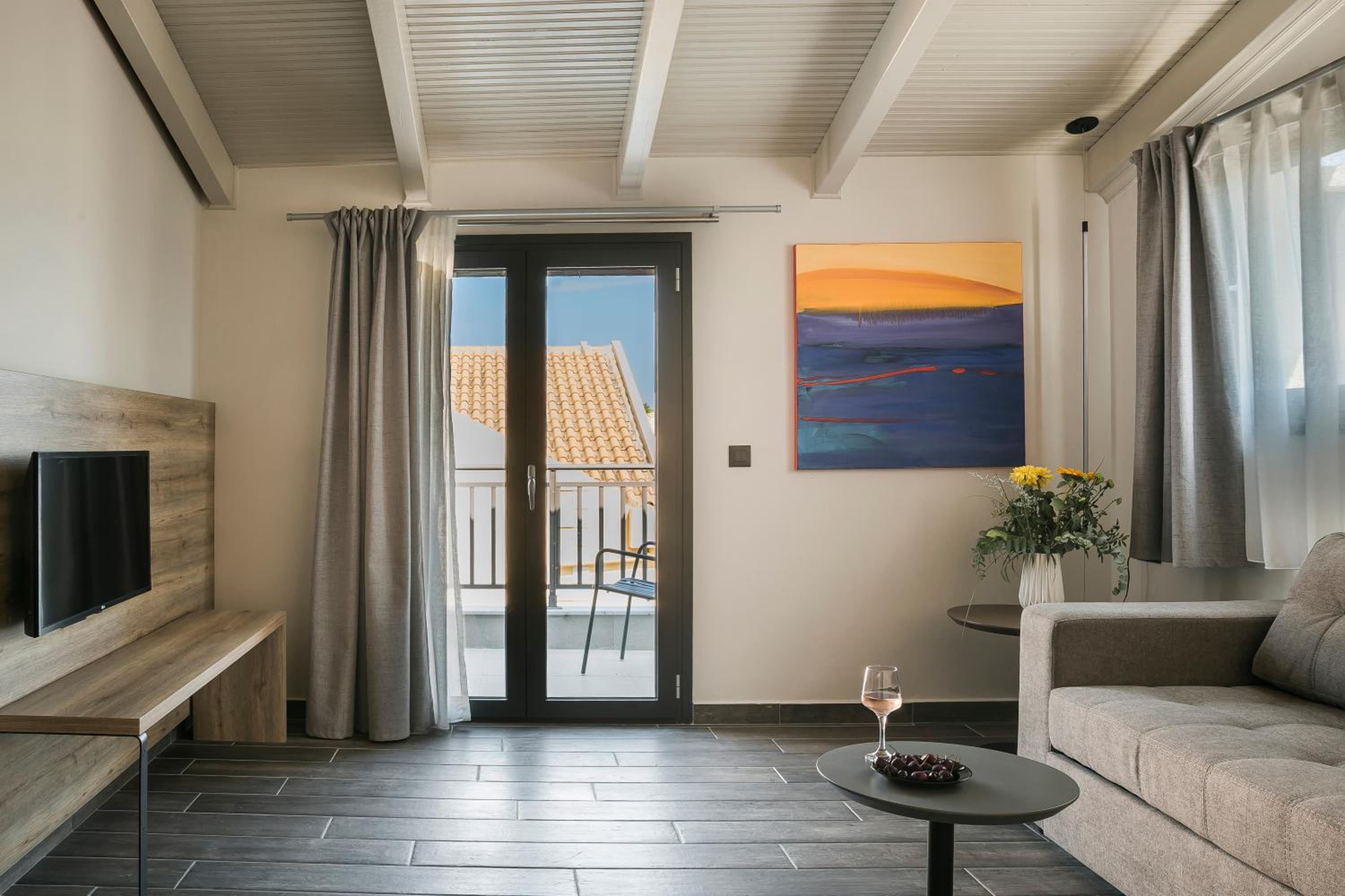 Superior Suite with Sea View - Photo 3