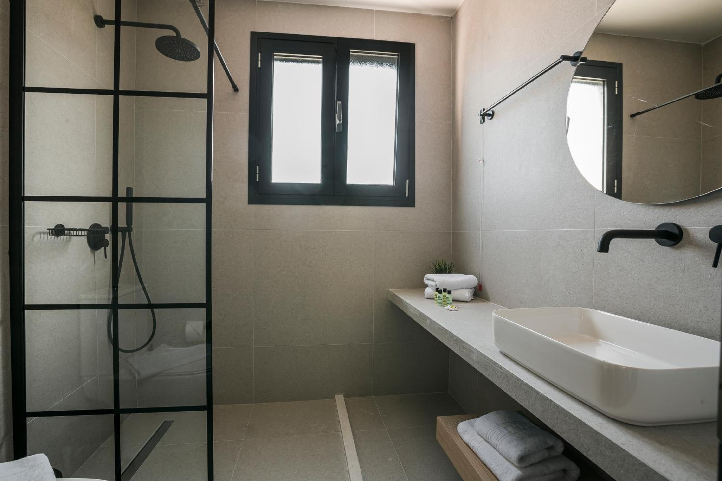 Superior Suite with Sea View - Photo 4