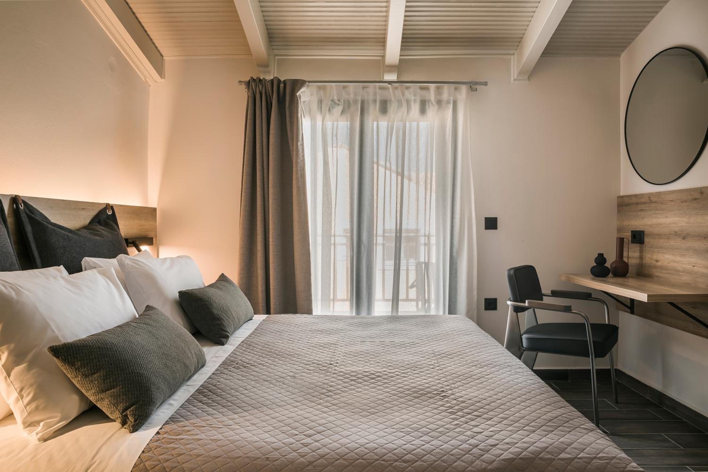 Superior Suite with Sea View - Photo 7