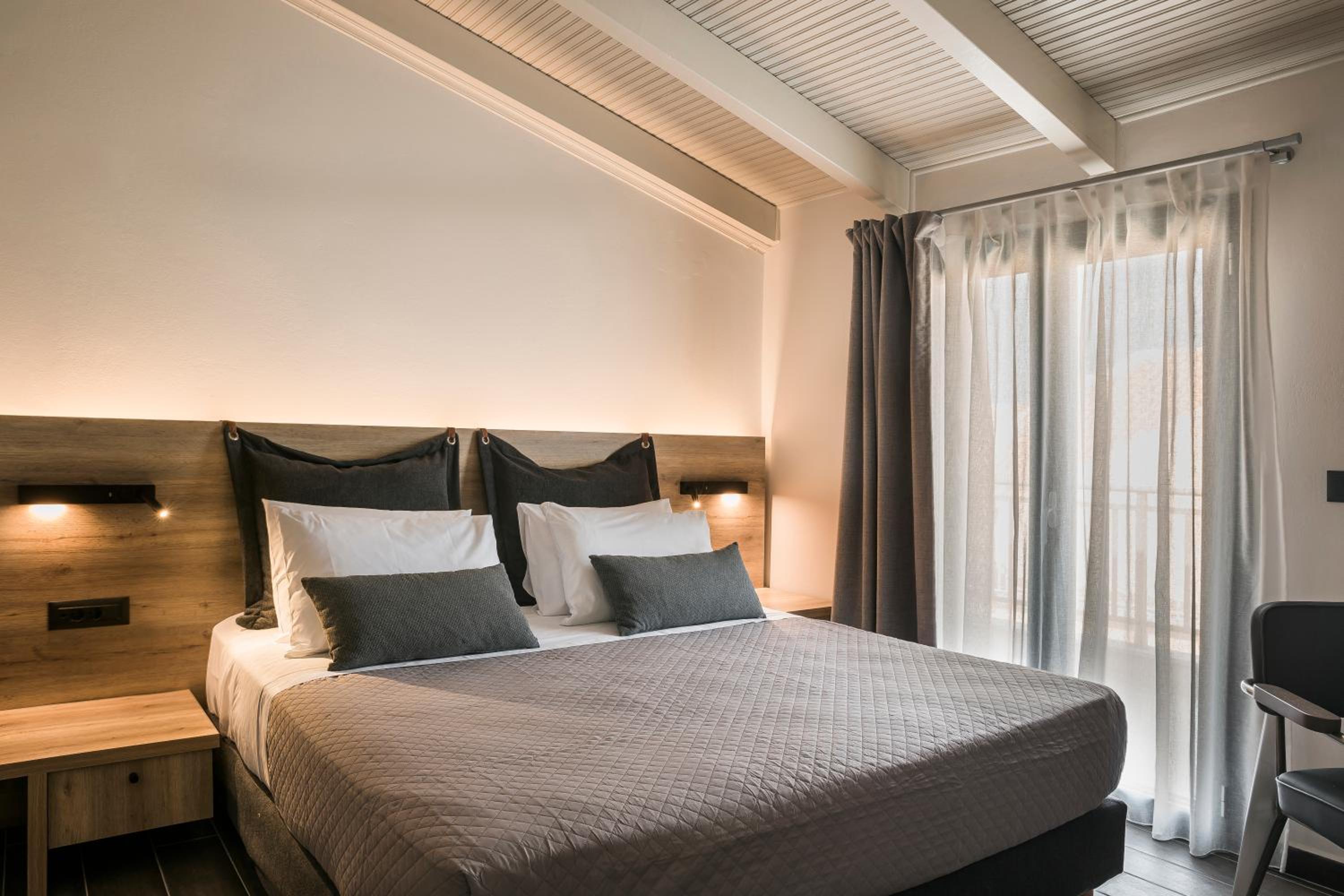 Superior Suite with Sea View - Photo 2